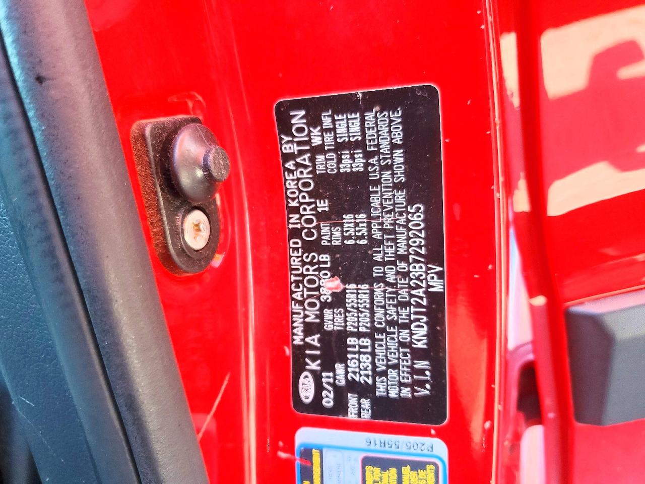 2011 Kia Soul + Red vin: KNDJT2A23B7292065