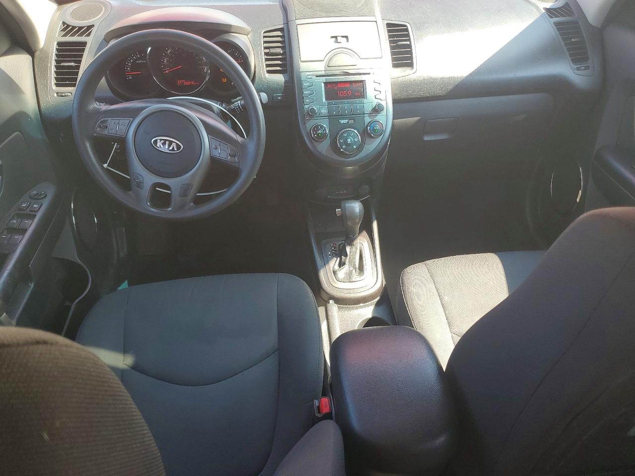 2011 Kia Soul + Red vin: KNDJT2A23B7292065