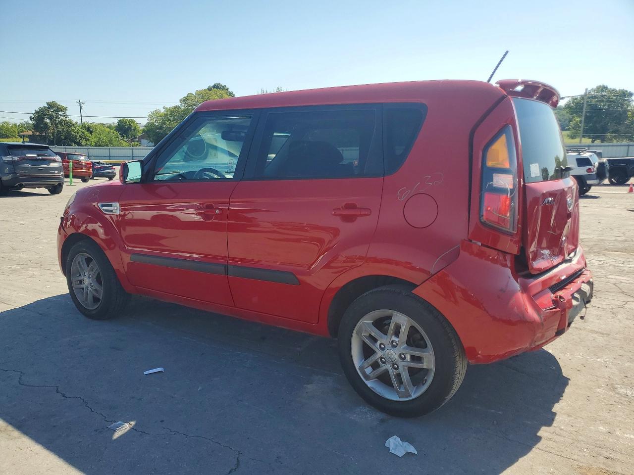 2011 Kia Soul + Red vin: KNDJT2A23B7292065