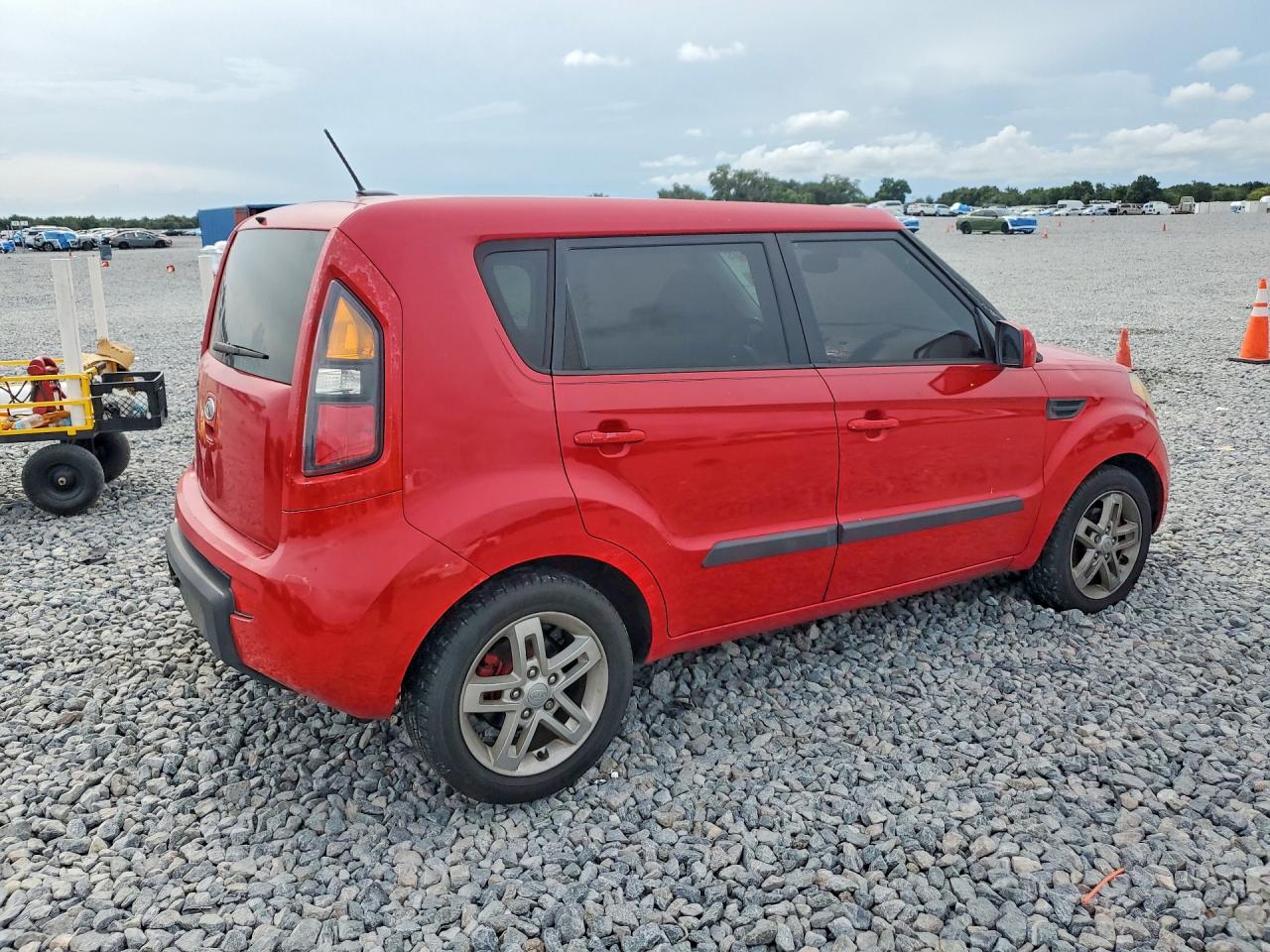 2011 Kia Soul + Красный vin: KNDJT2A23B7304005