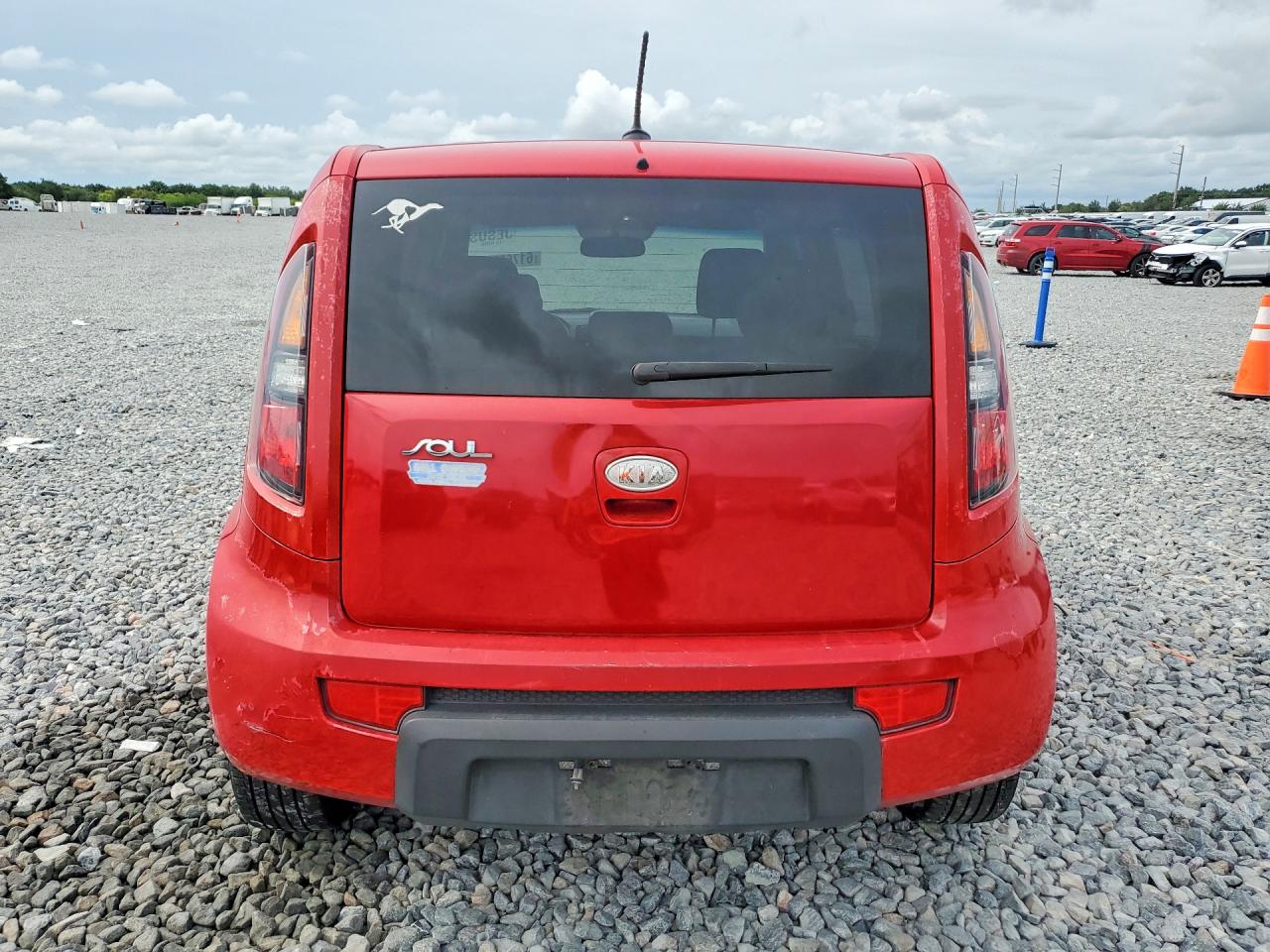 2011 Kia Soul + Красный vin: KNDJT2A23B7304005