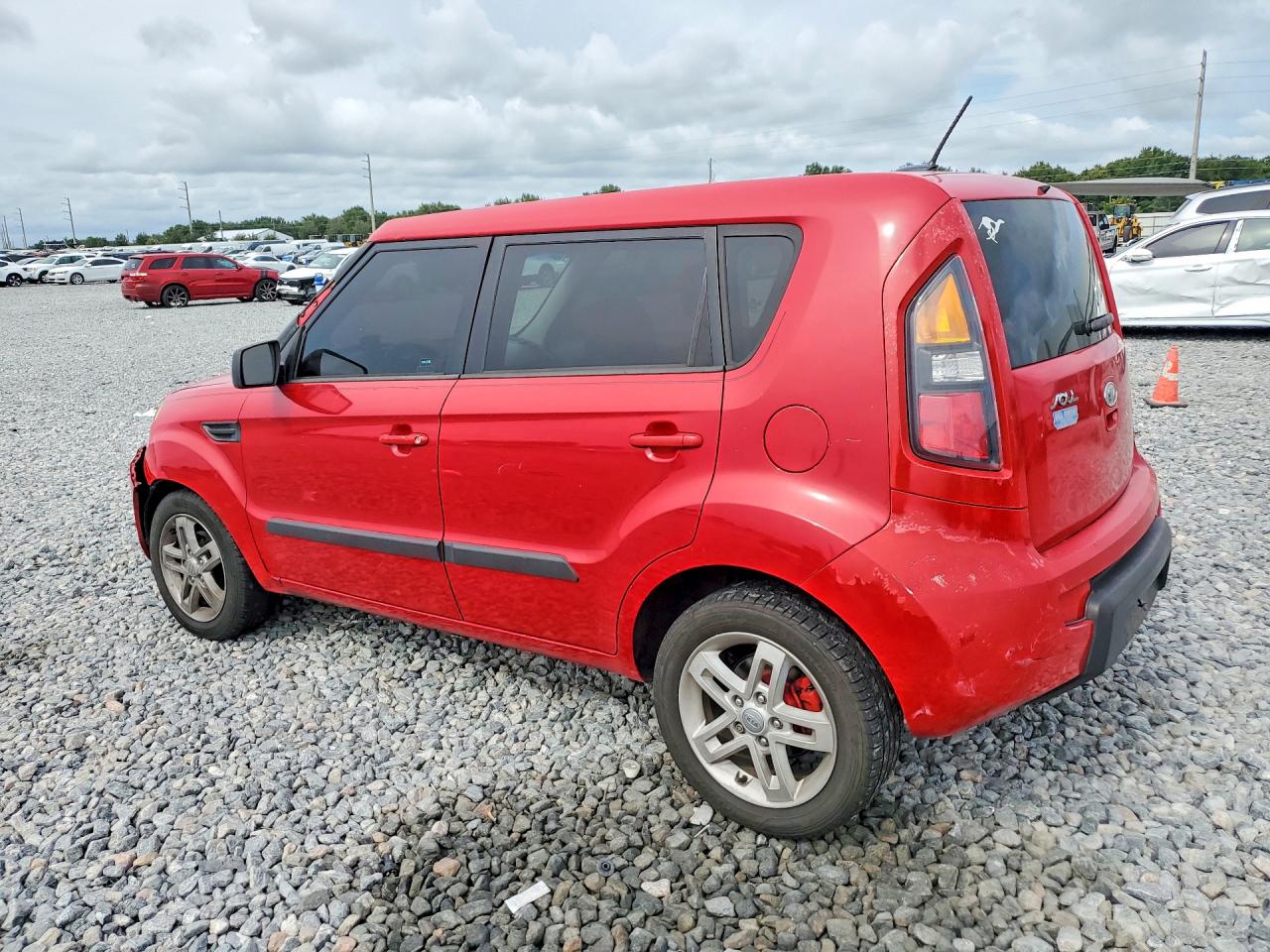 2011 Kia Soul + Красный vin: KNDJT2A23B7304005