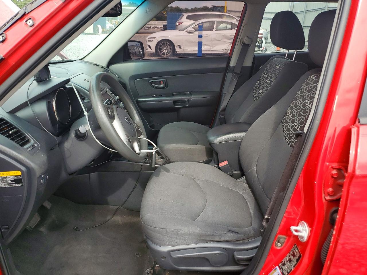 2011 Kia Soul + Красный vin: KNDJT2A23B7304005