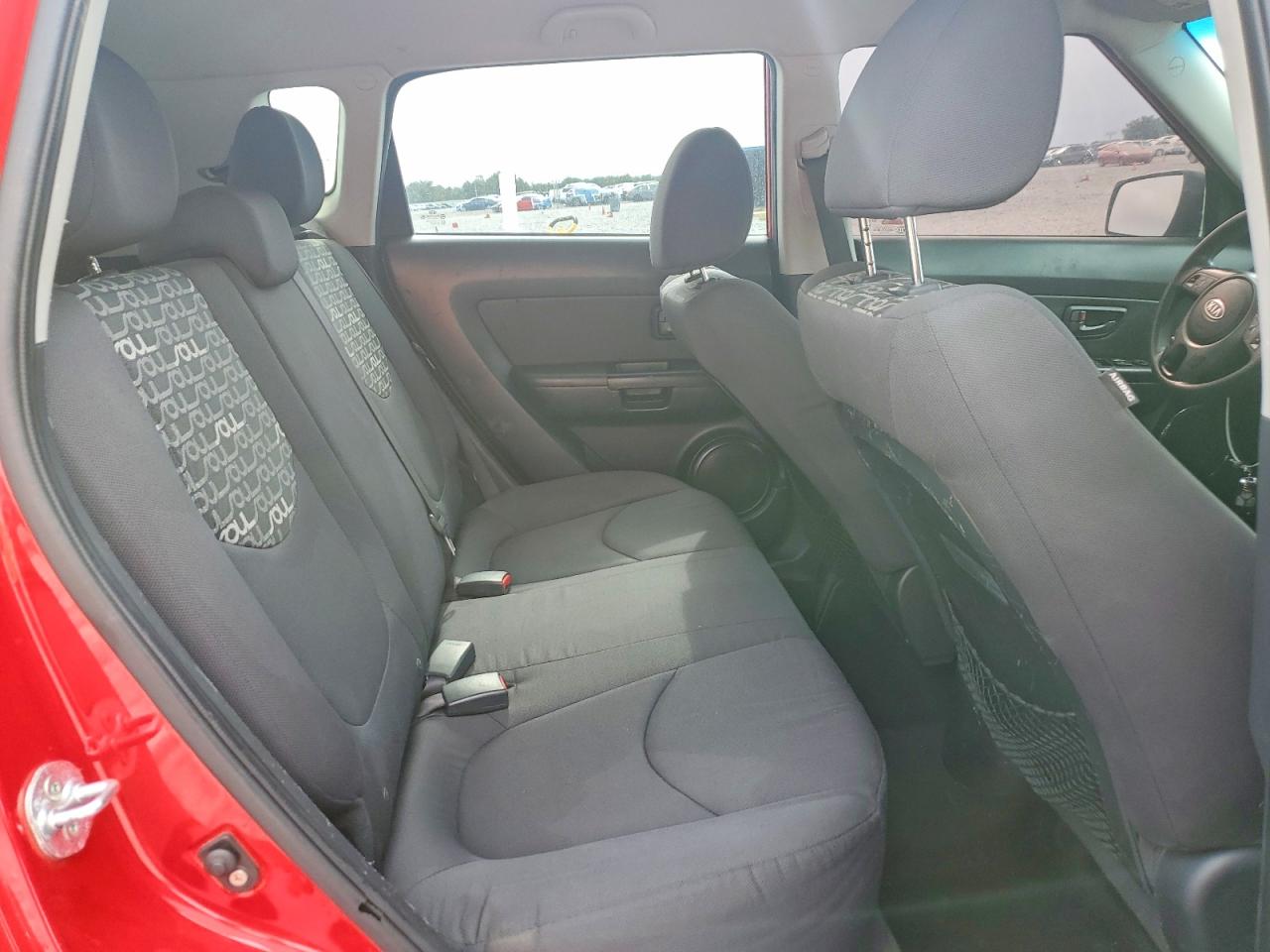 2011 Kia Soul + Красный vin: KNDJT2A23B7304005