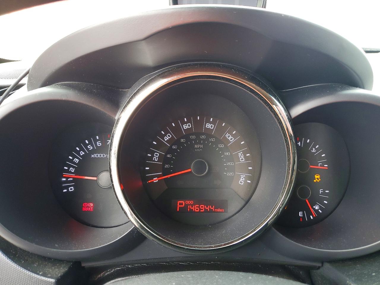 2011 Kia Soul + Красный vin: KNDJT2A23B7304005