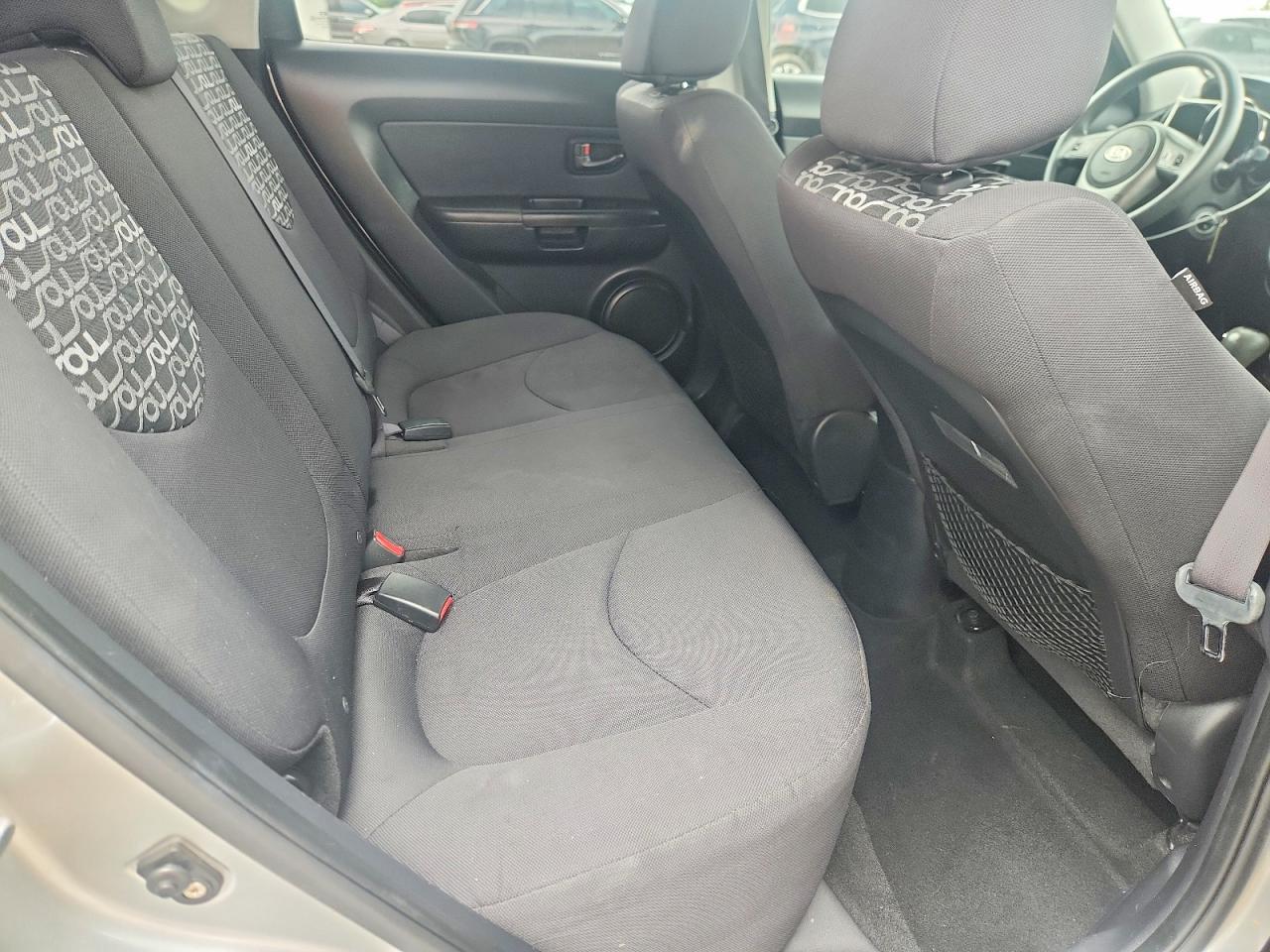 2011 Kia Soul + Серебряный vin: KNDJT2A23B7315022