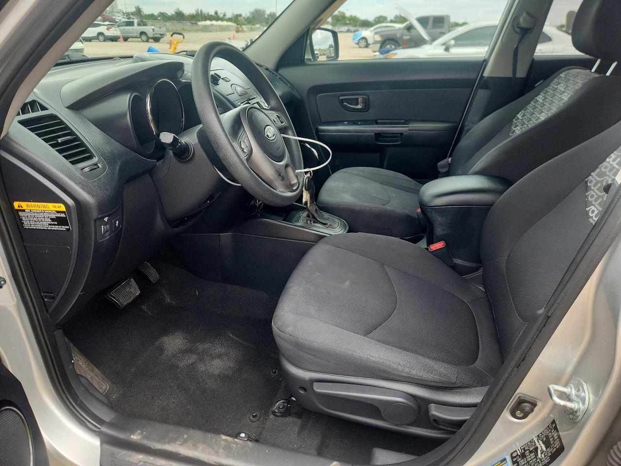 2011 Kia Soul + Серебряный vin: KNDJT2A23B7315022