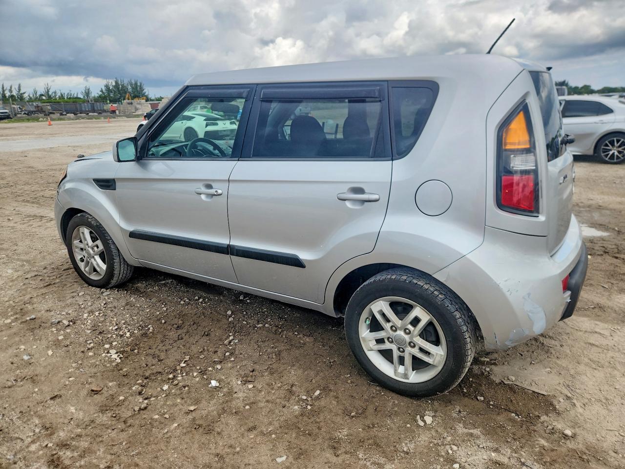 2011 Kia Soul + Серебряный vin: KNDJT2A23B7315022