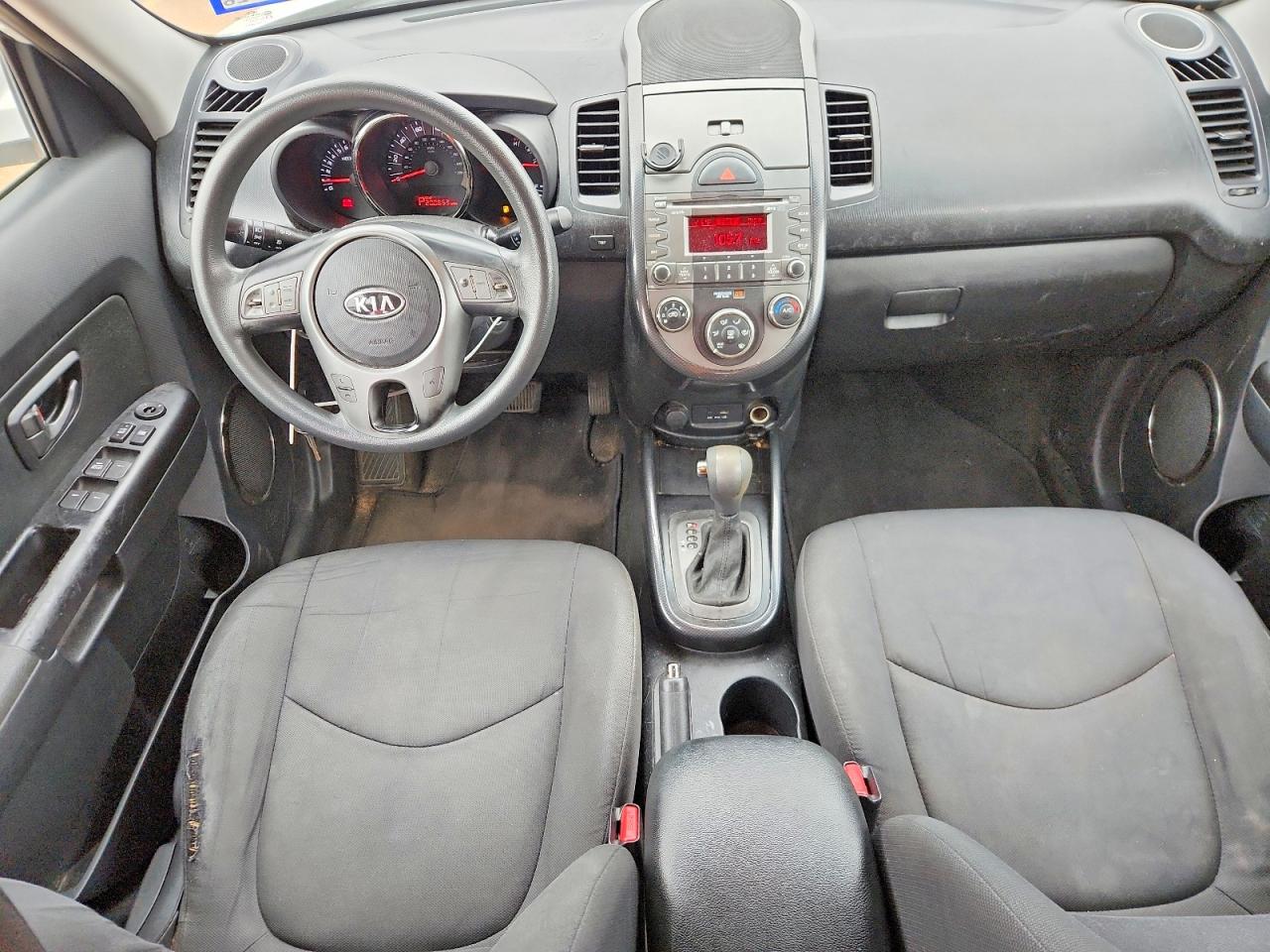 2011 Kia Soul + White vin: KNDJT2A23B7327493