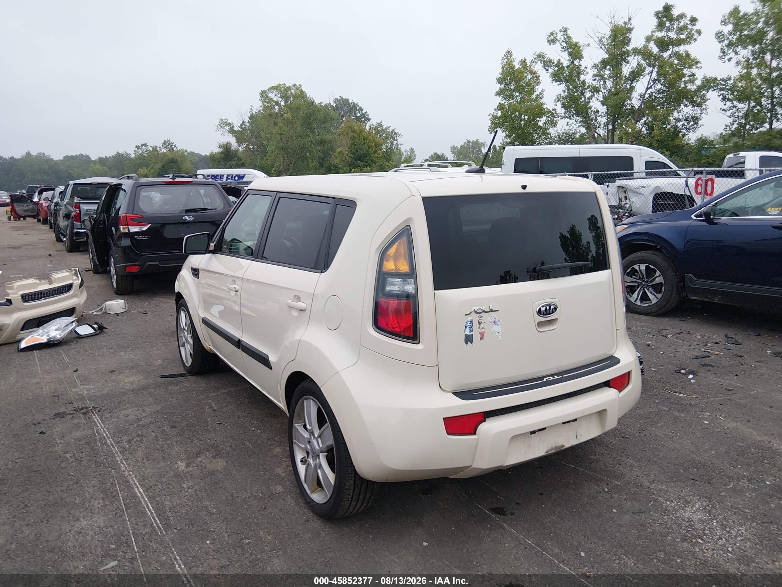 2011 Kia Soul ! Кремовый vin: KNDJT2A23B7346562
