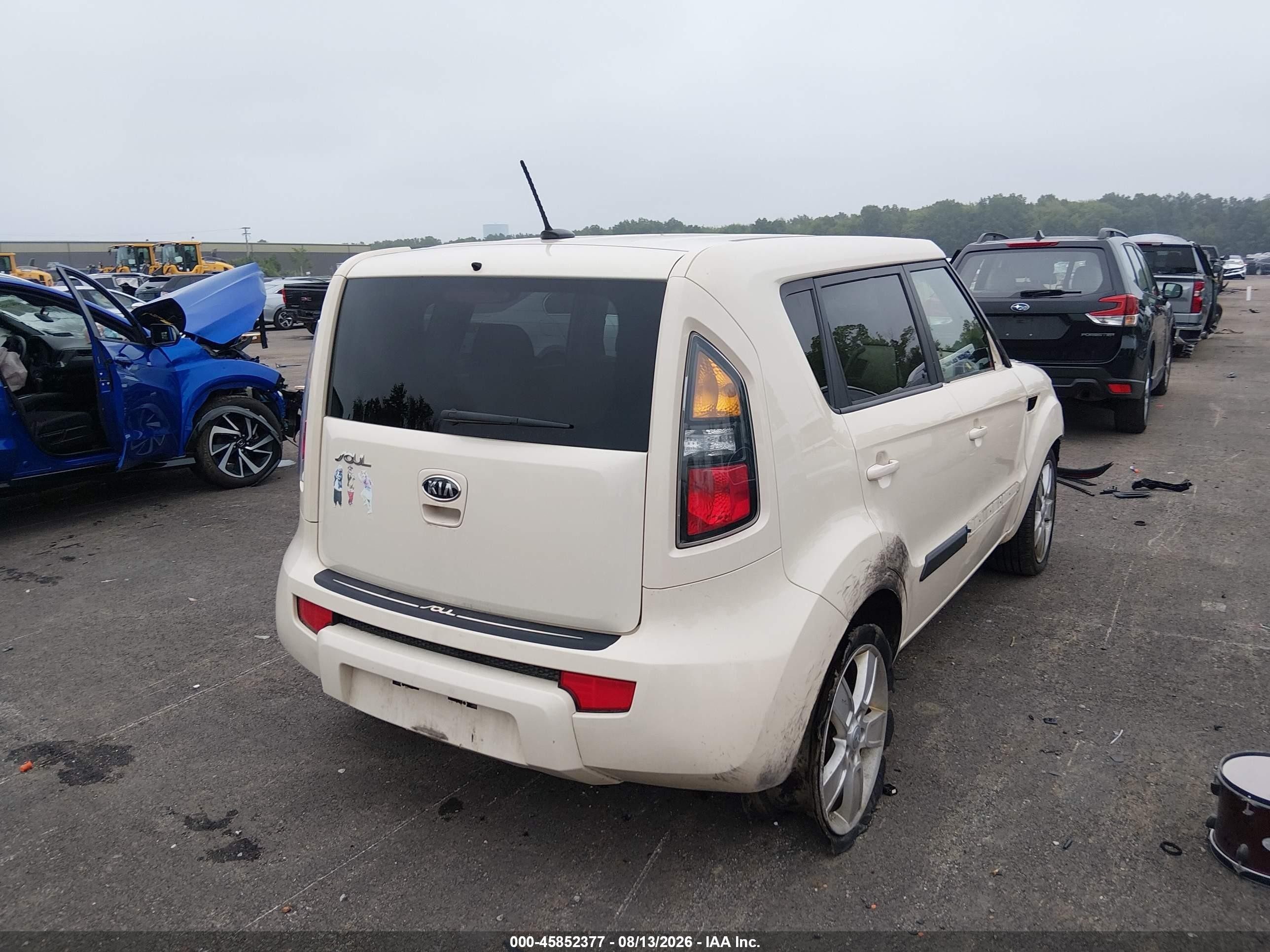 2011 Kia Soul ! Кремовый vin: KNDJT2A23B7346562