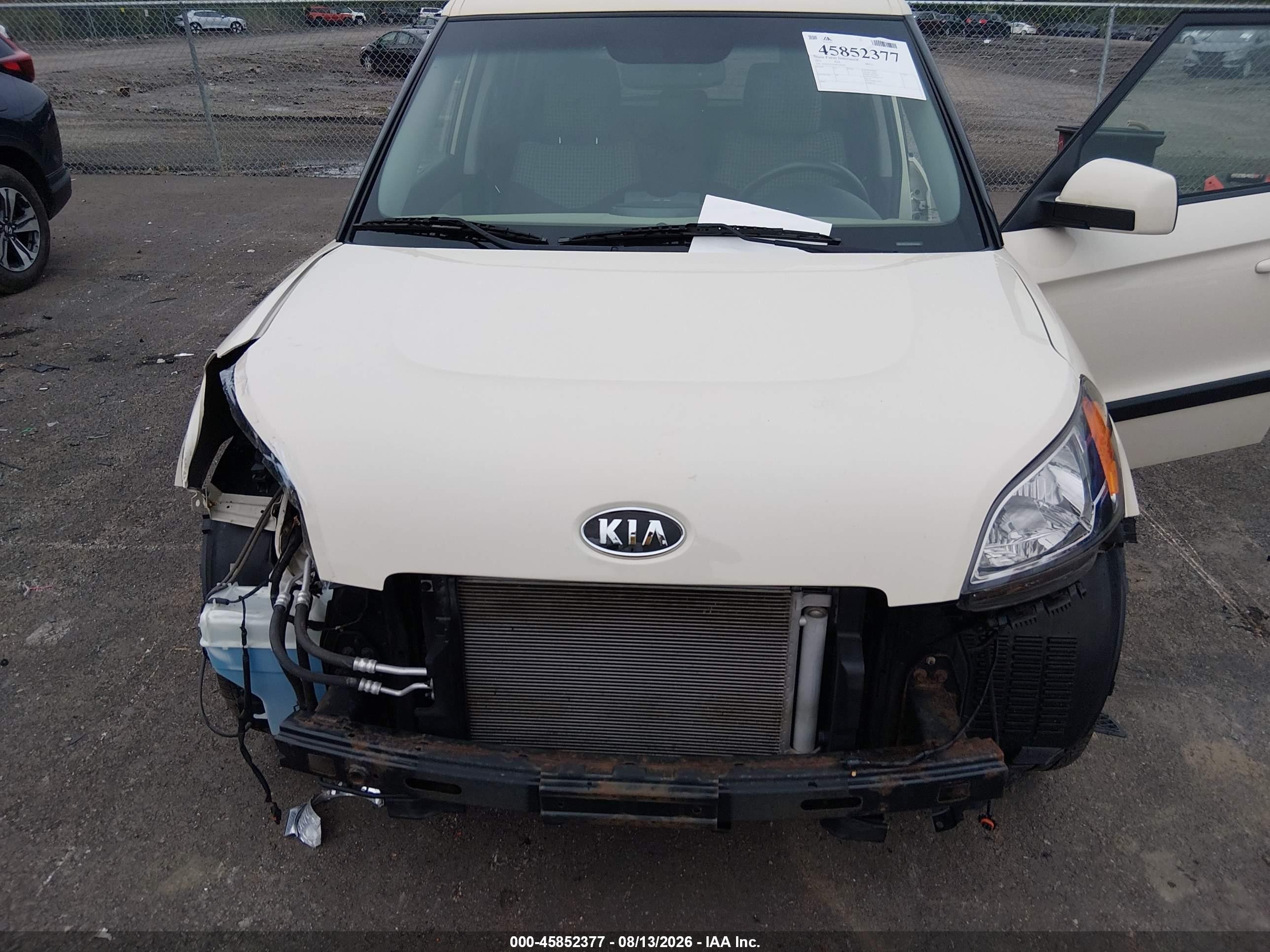 2011 Kia Soul ! Кремовый vin: KNDJT2A23B7346562