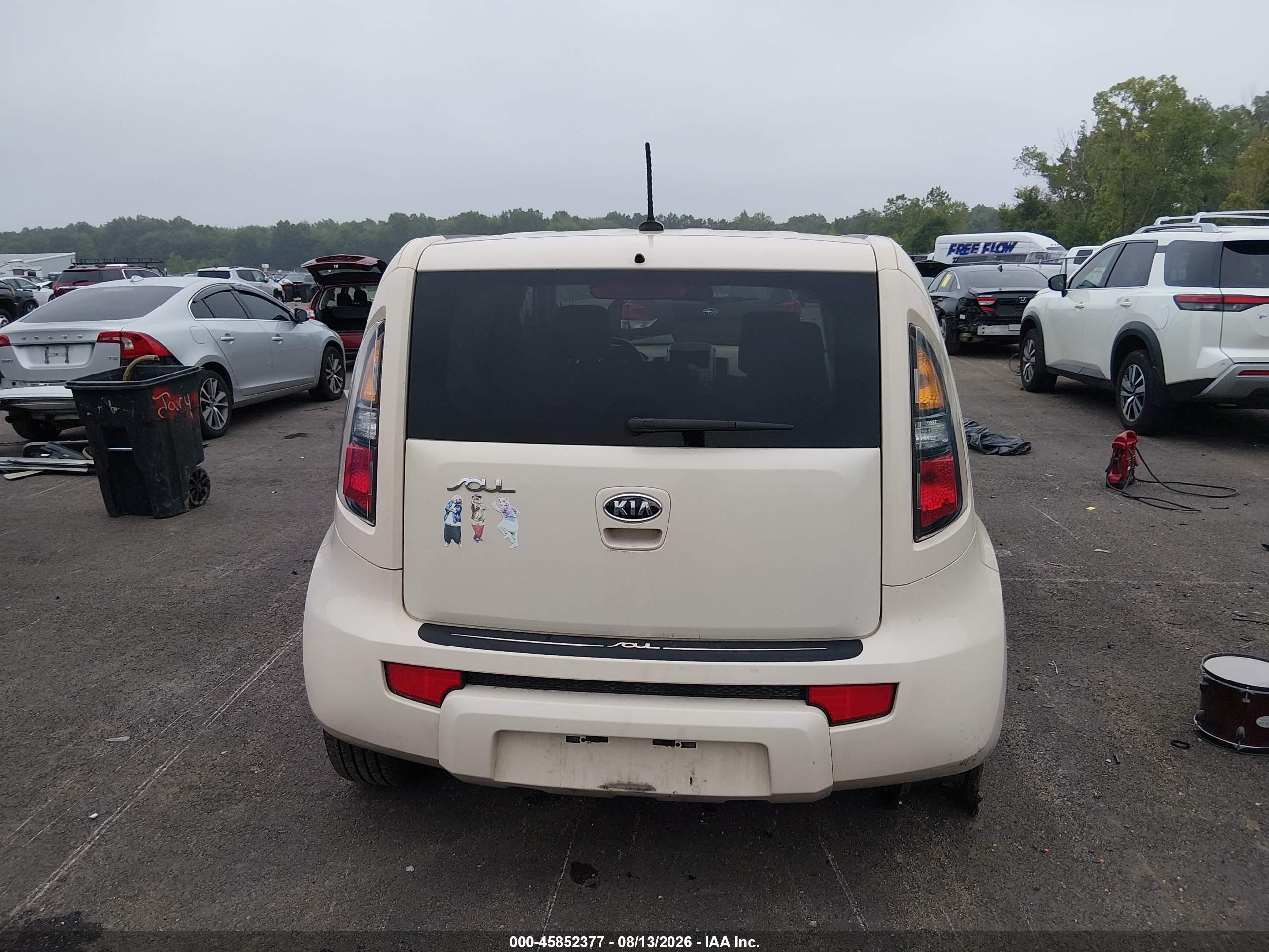 2011 Kia Soul ! Кремовый vin: KNDJT2A23B7346562