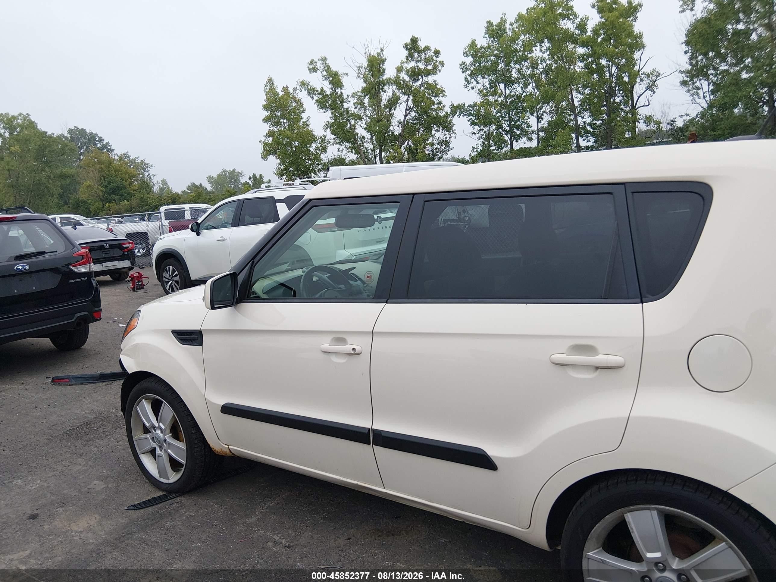 2011 Kia Soul ! Кремовый vin: KNDJT2A23B7346562