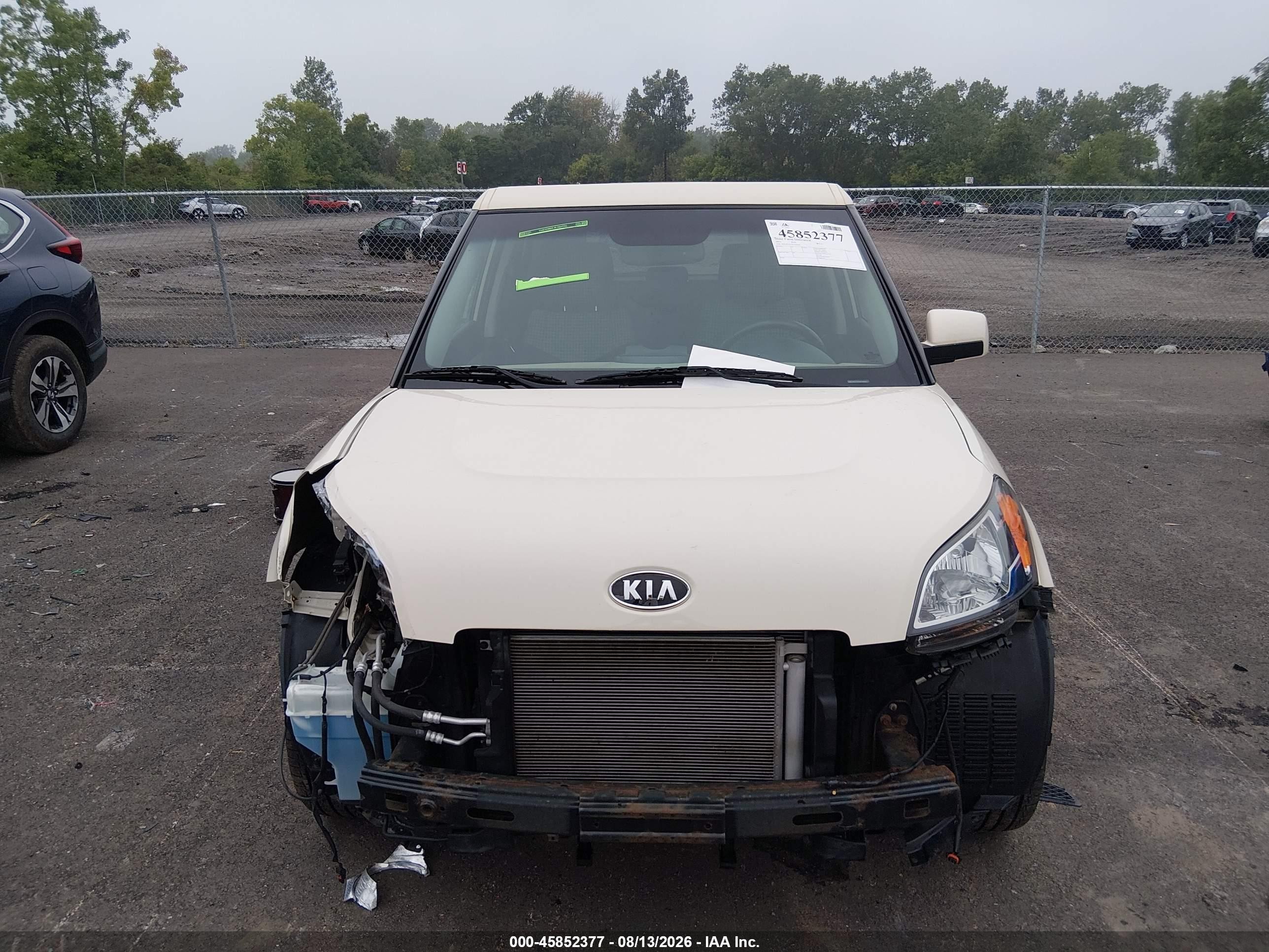 2011 Kia Soul ! Кремовый vin: KNDJT2A23B7346562