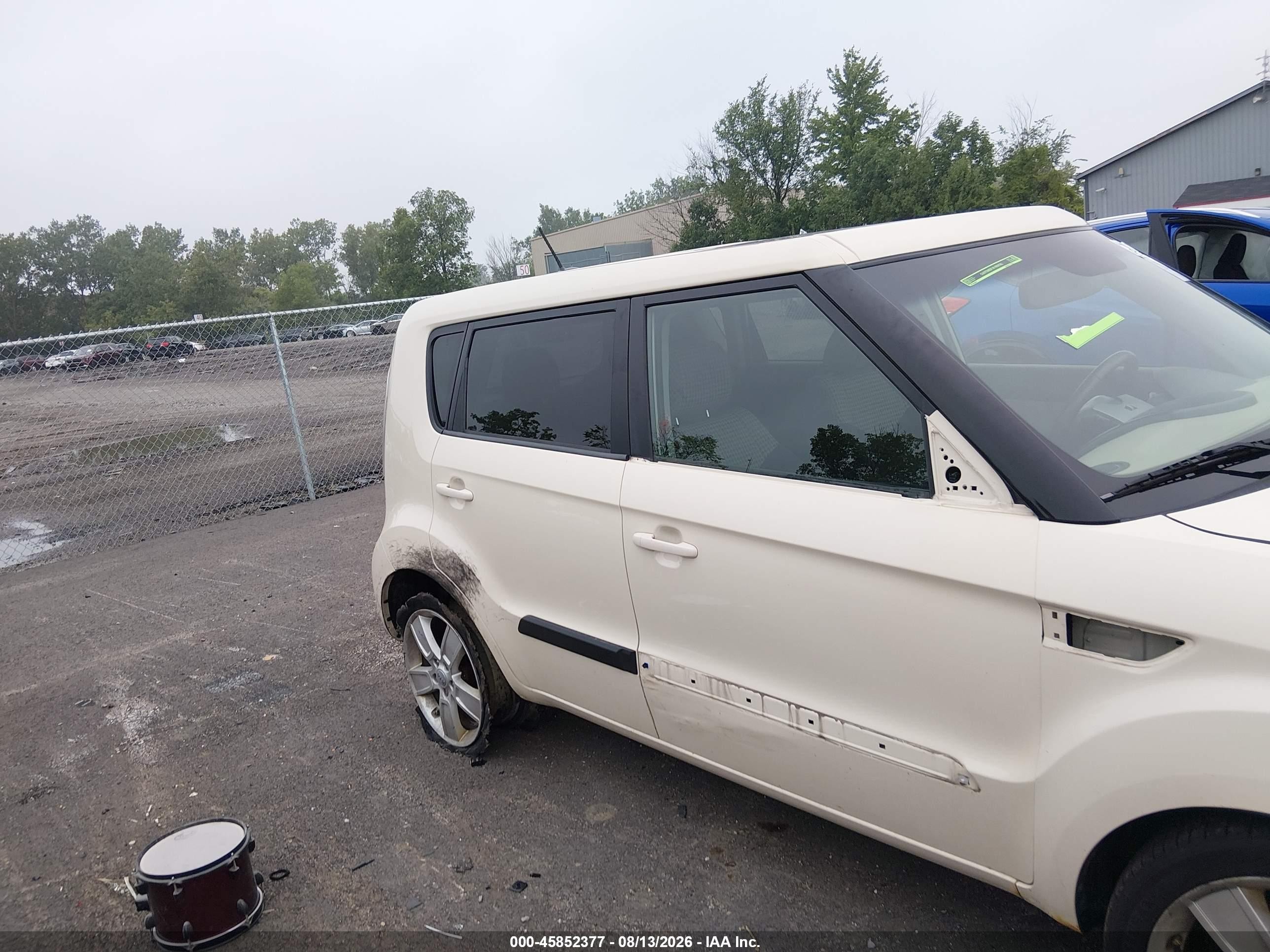 2011 Kia Soul ! Кремовый vin: KNDJT2A23B7346562