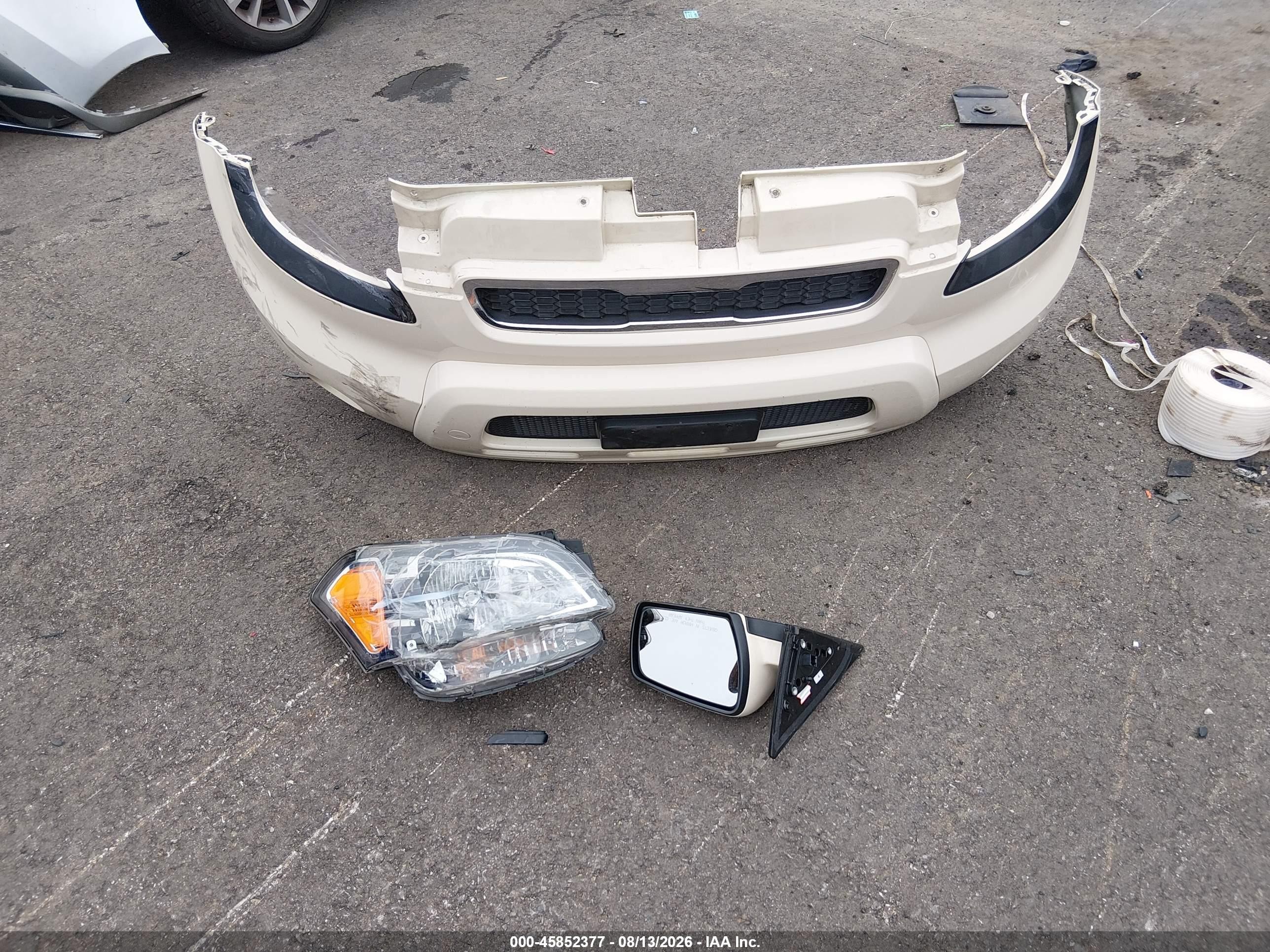 2011 Kia Soul ! Кремовый vin: KNDJT2A23B7346562