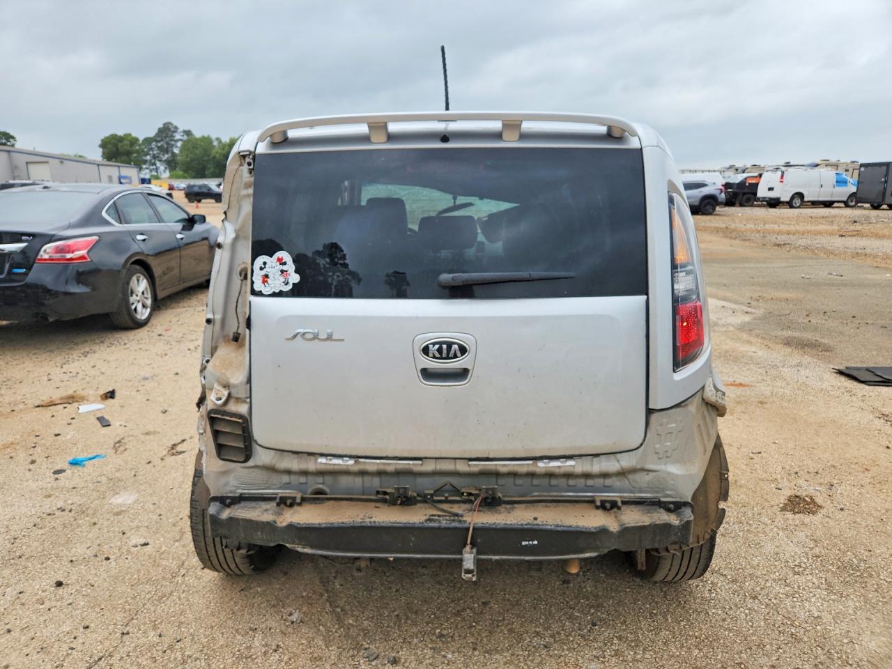 2011 Kia Soul + Silver vin: KNDJT2A23B7708096