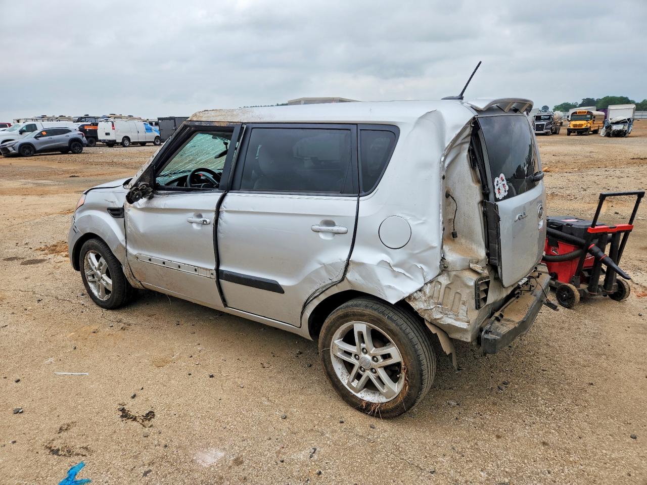 2011 Kia Soul + Silver vin: KNDJT2A23B7708096