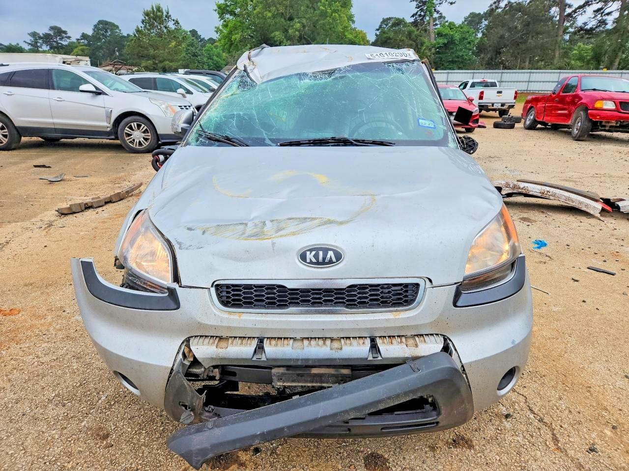 2011 Kia Soul + Silver vin: KNDJT2A23B7708096