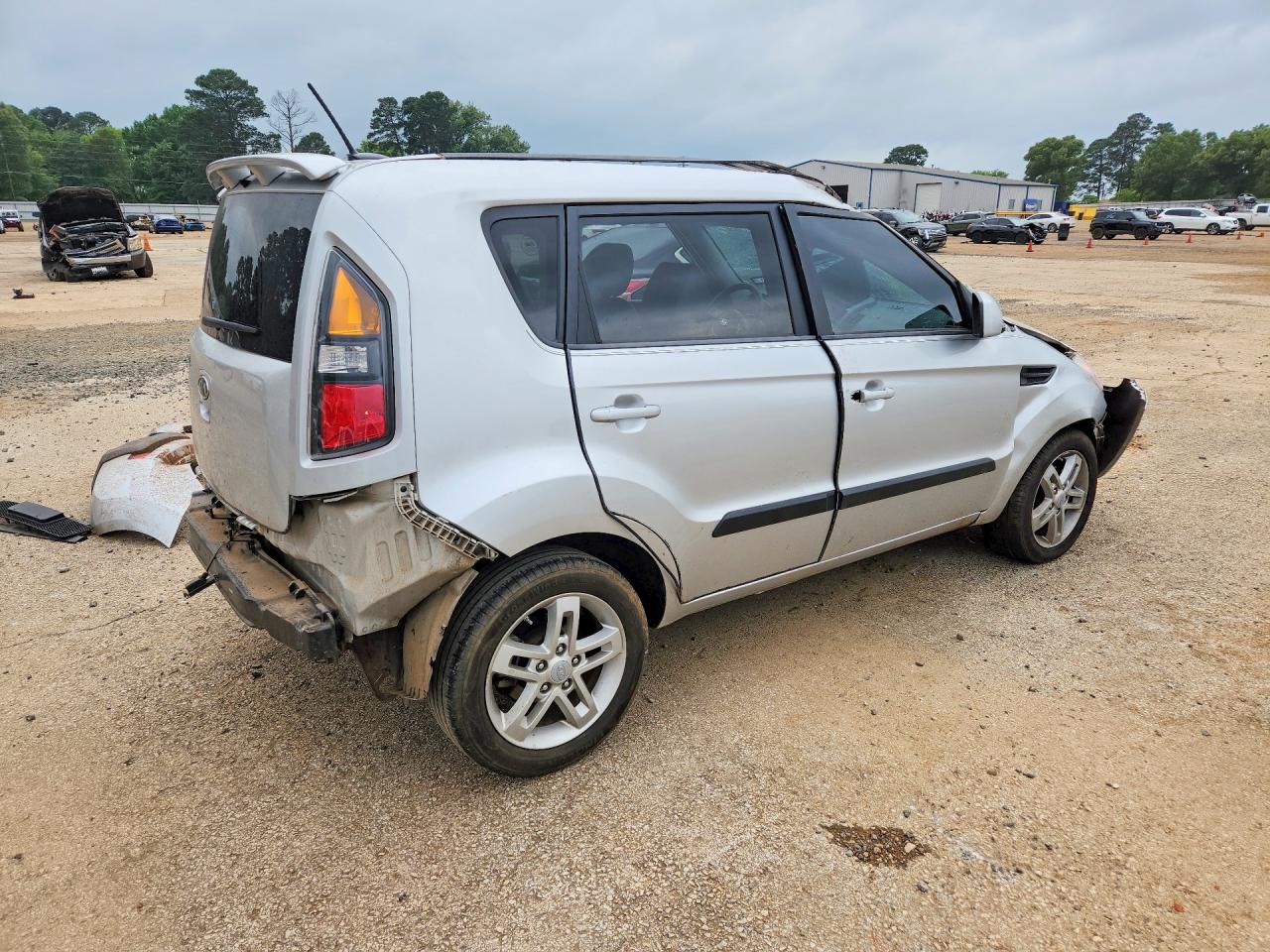 2011 Kia Soul + Silver vin: KNDJT2A23B7708096