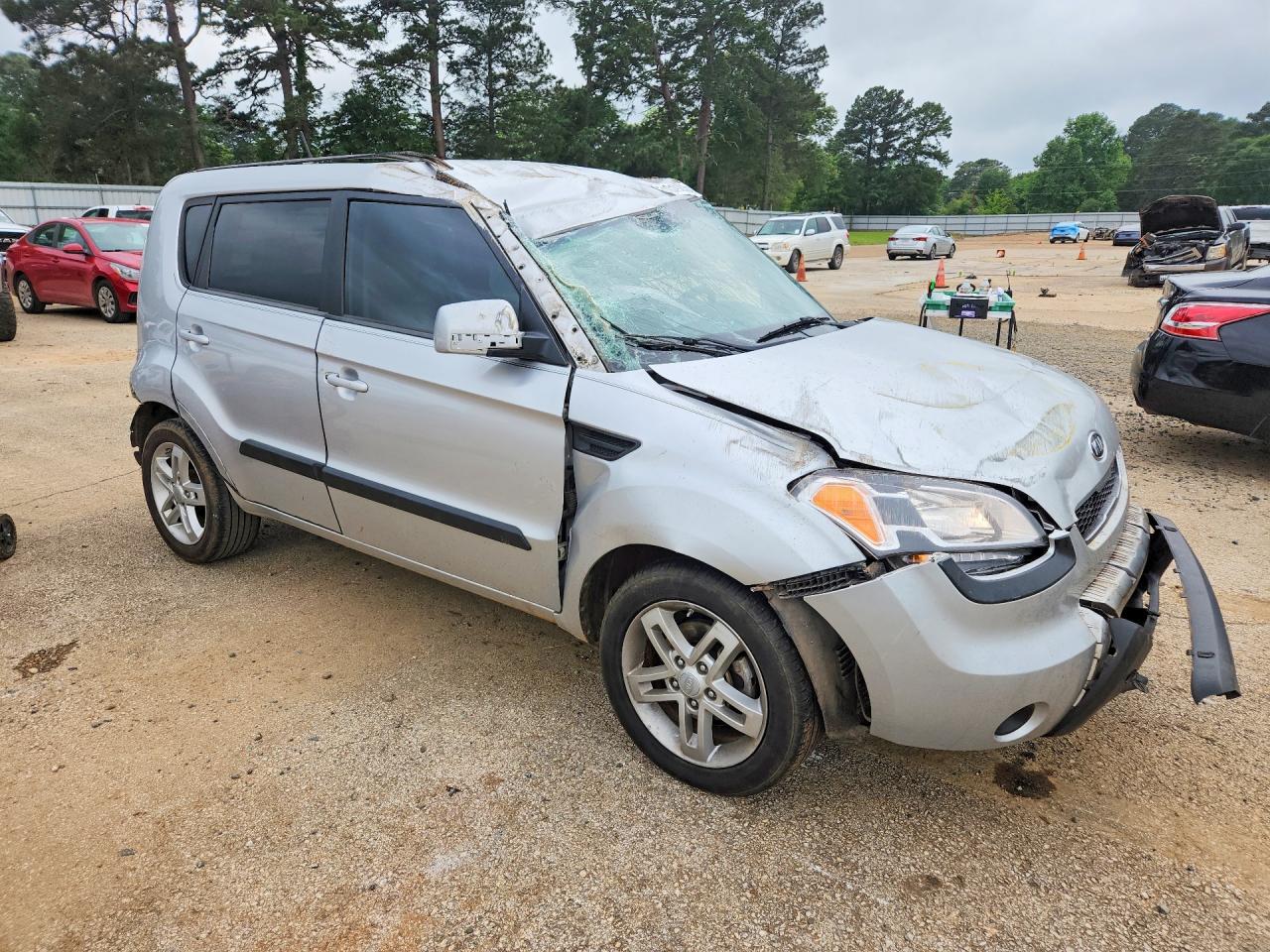 2011 Kia Soul + Silver vin: KNDJT2A23B7708096