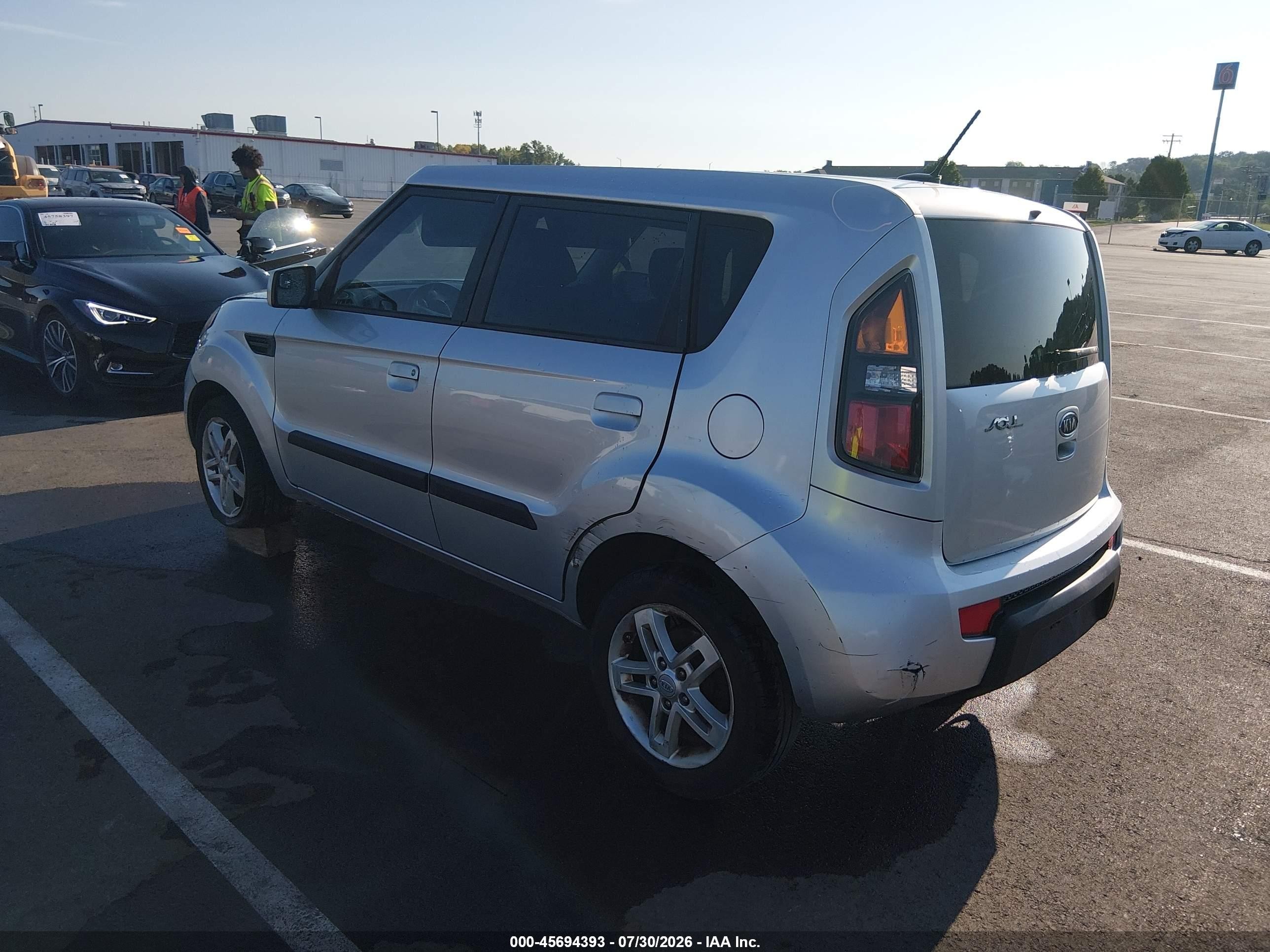 2010 Kia Soul + Silver vin: KNDJT2A24A7106628