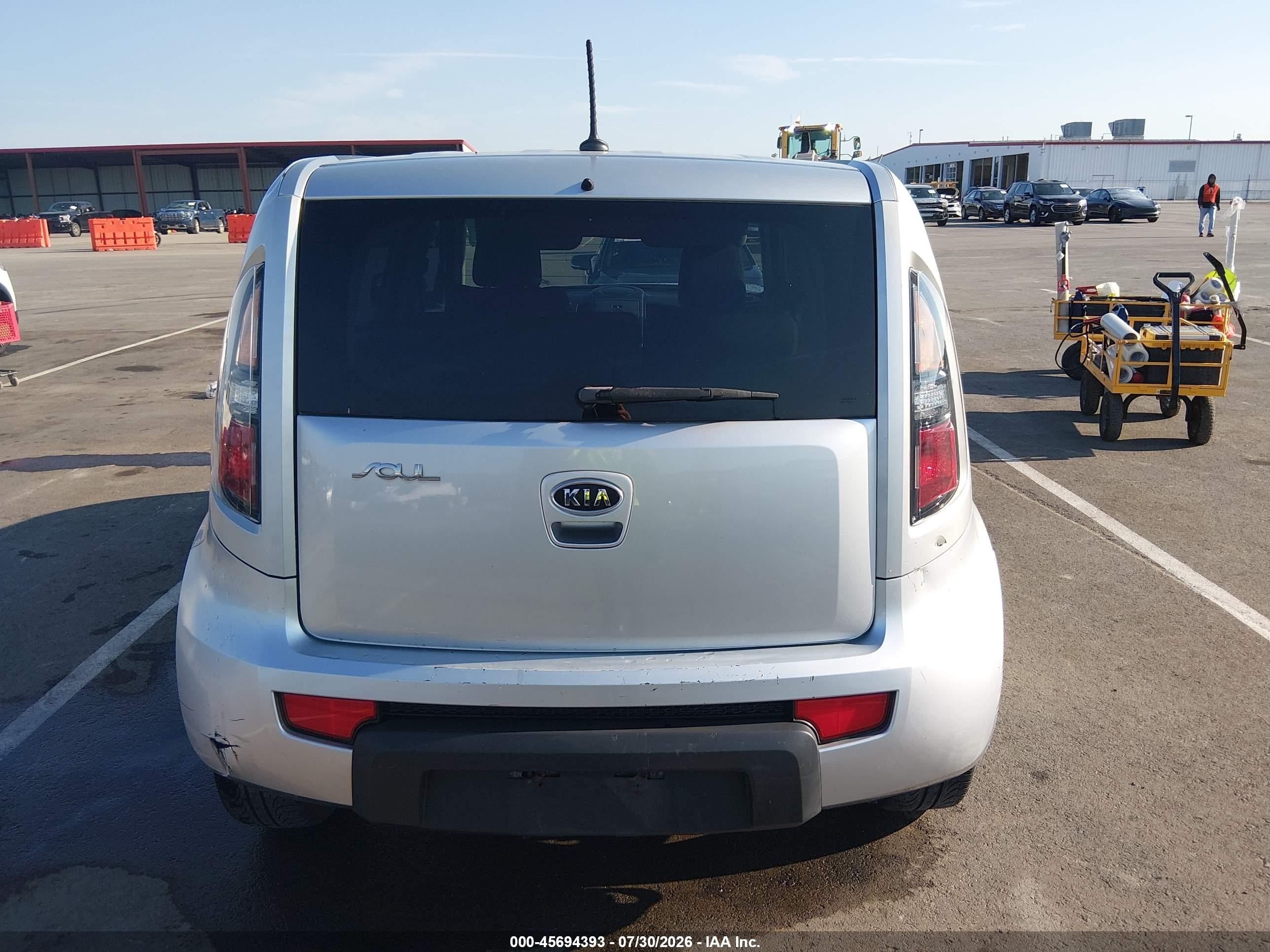 2010 Kia Soul + Silver vin: KNDJT2A24A7106628