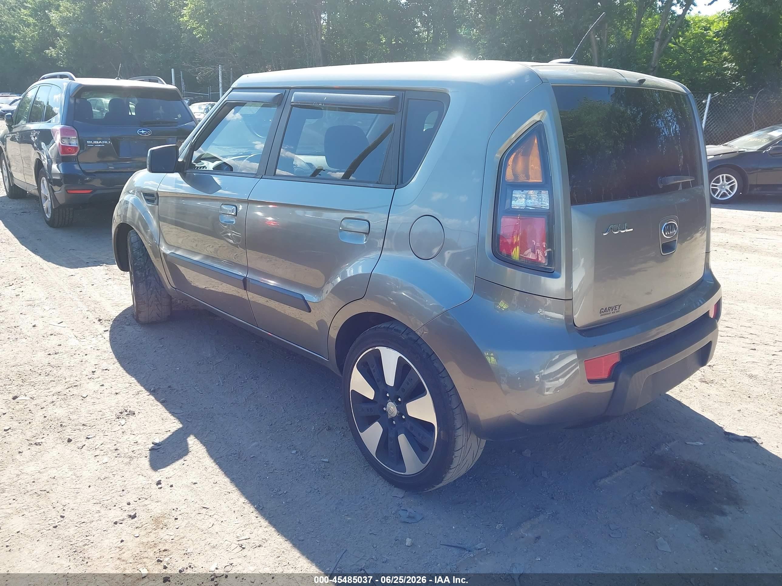 2010 Kia Soul ! Gray vin: KNDJT2A24A7137359