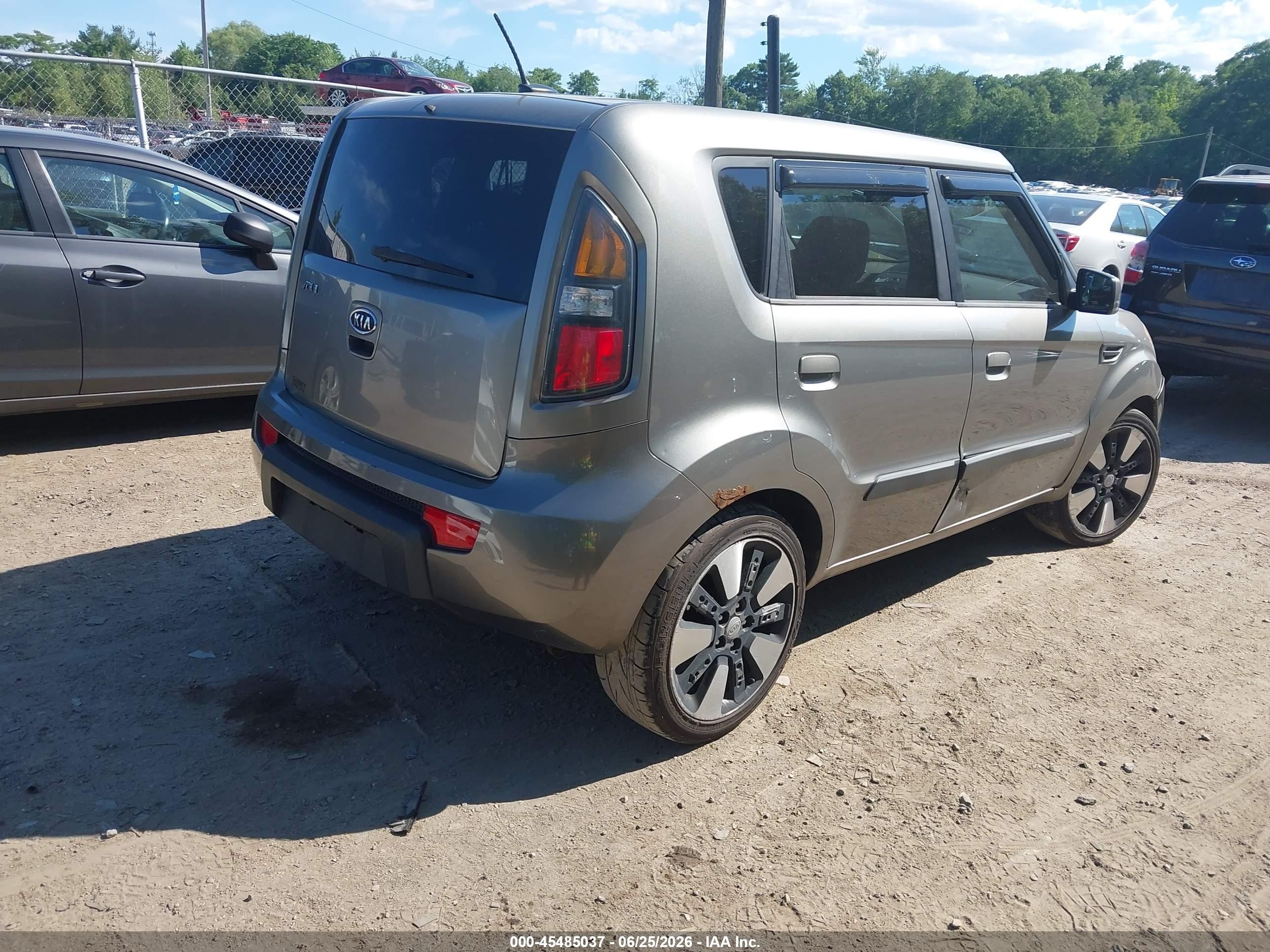 2010 Kia Soul ! Gray vin: KNDJT2A24A7137359
