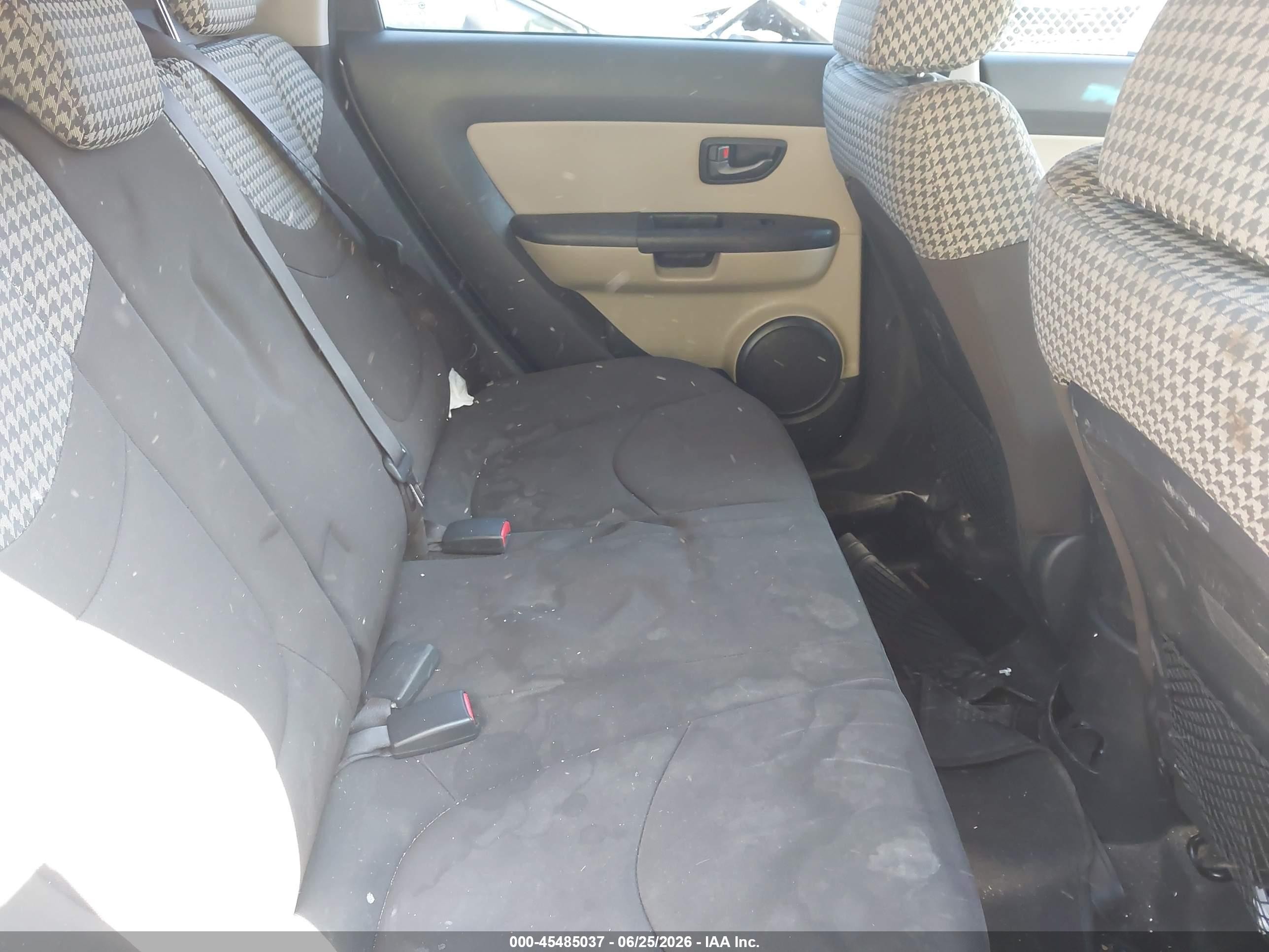 2010 Kia Soul ! Gray vin: KNDJT2A24A7137359