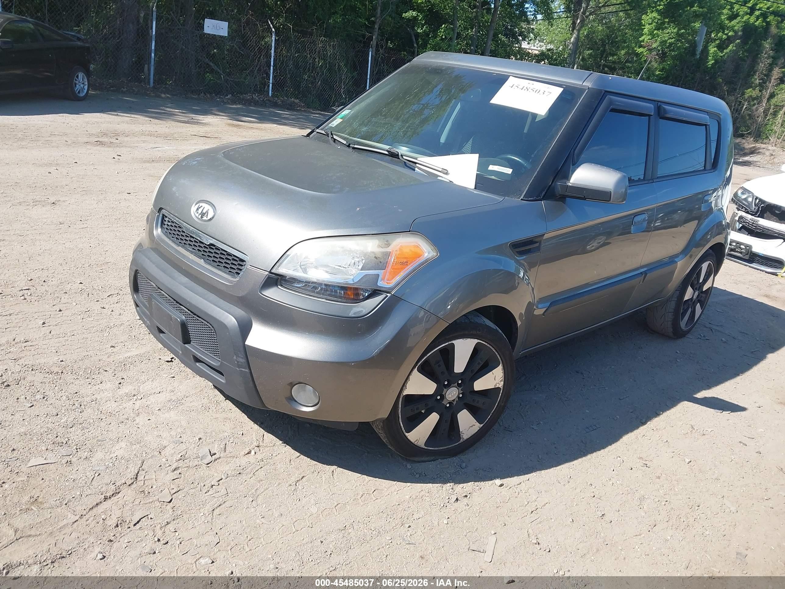 2010 Kia Soul ! Gray vin: KNDJT2A24A7137359