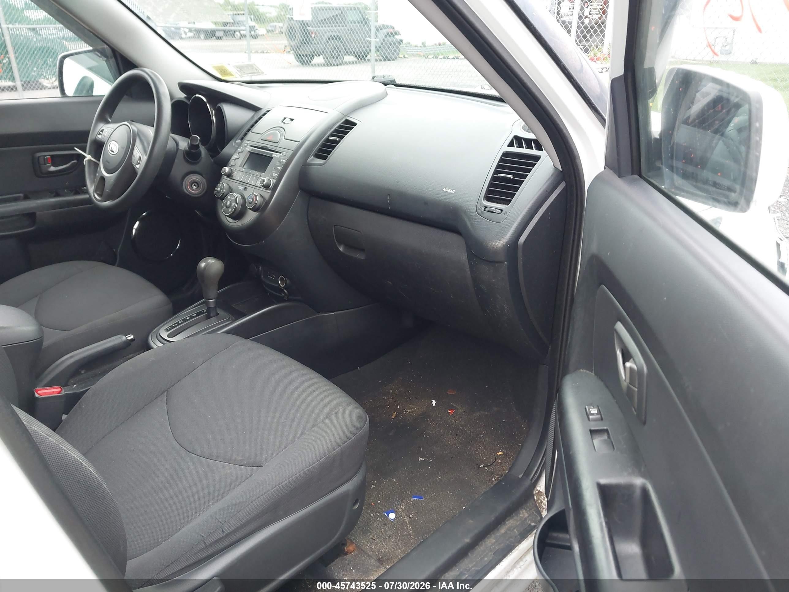 2010 Kia Soul + White vin: KNDJT2A24A7139287