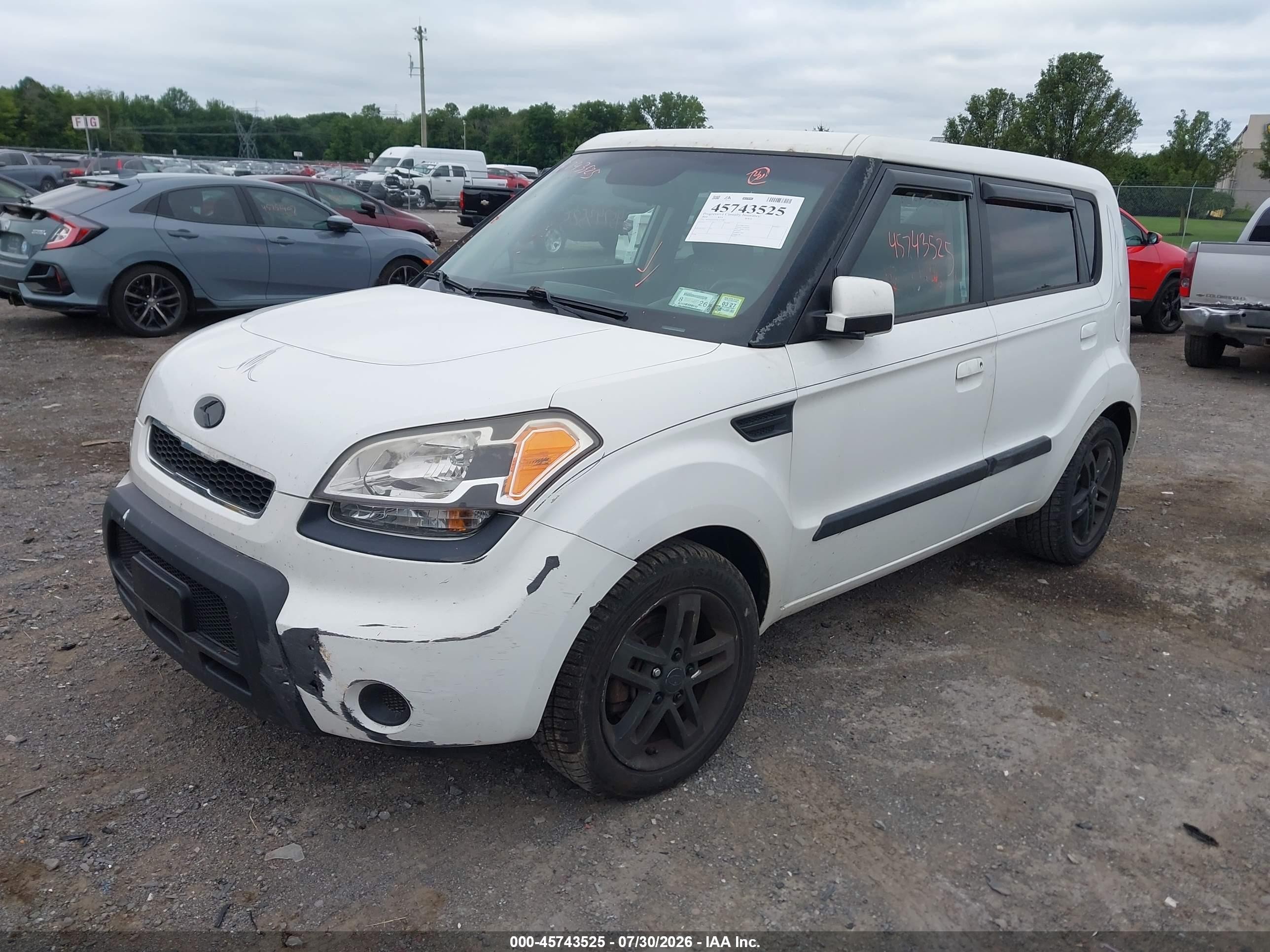 2010 Kia Soul + White vin: KNDJT2A24A7139287