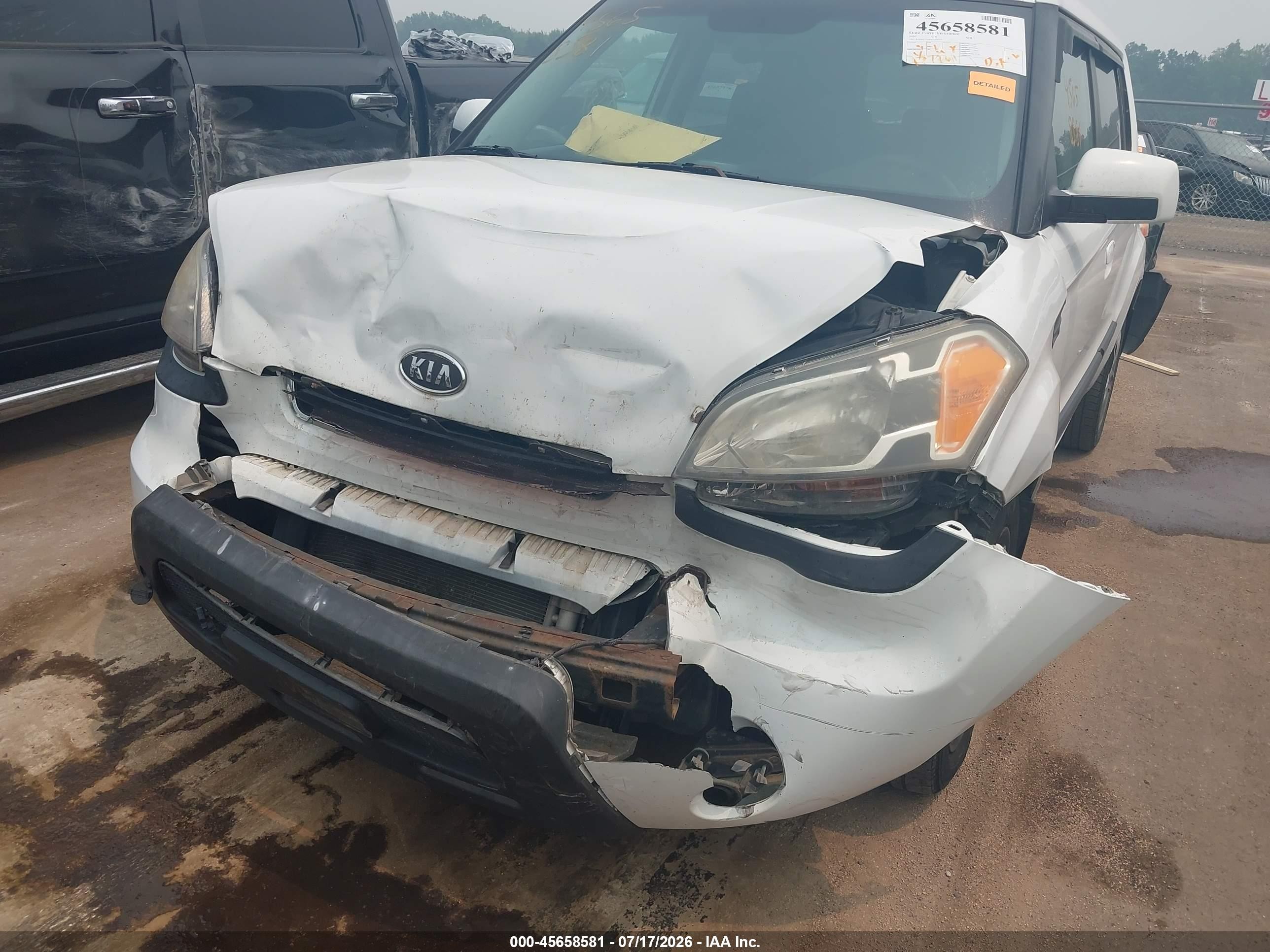 2010 Kia Soul + White vin: KNDJT2A24A7703455