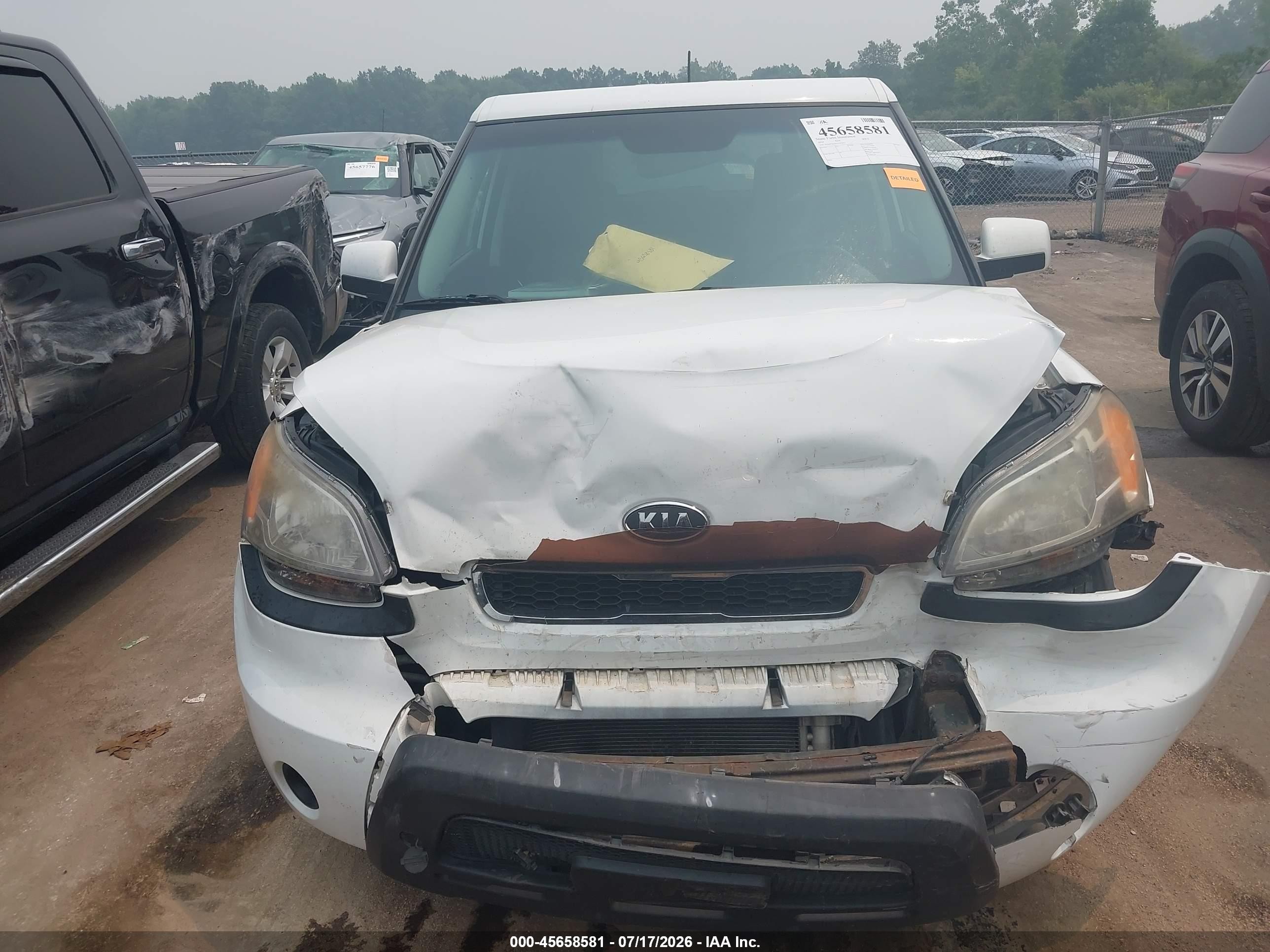 2010 Kia Soul + White vin: KNDJT2A24A7703455