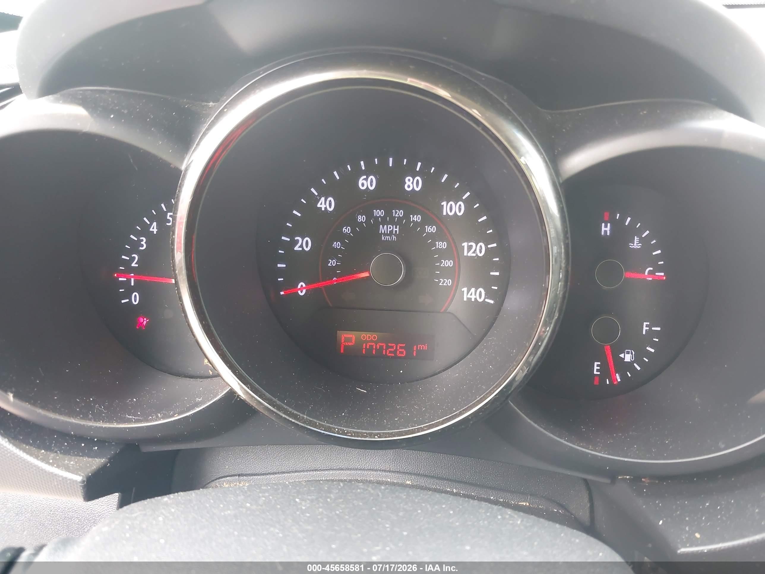 2010 Kia Soul + White vin: KNDJT2A24A7703455