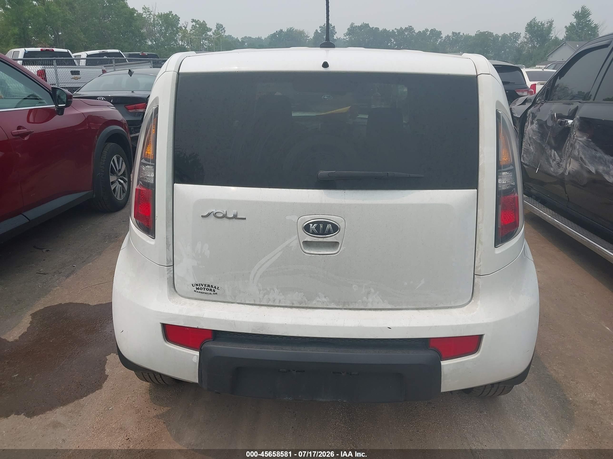 2010 Kia Soul + White vin: KNDJT2A24A7703455