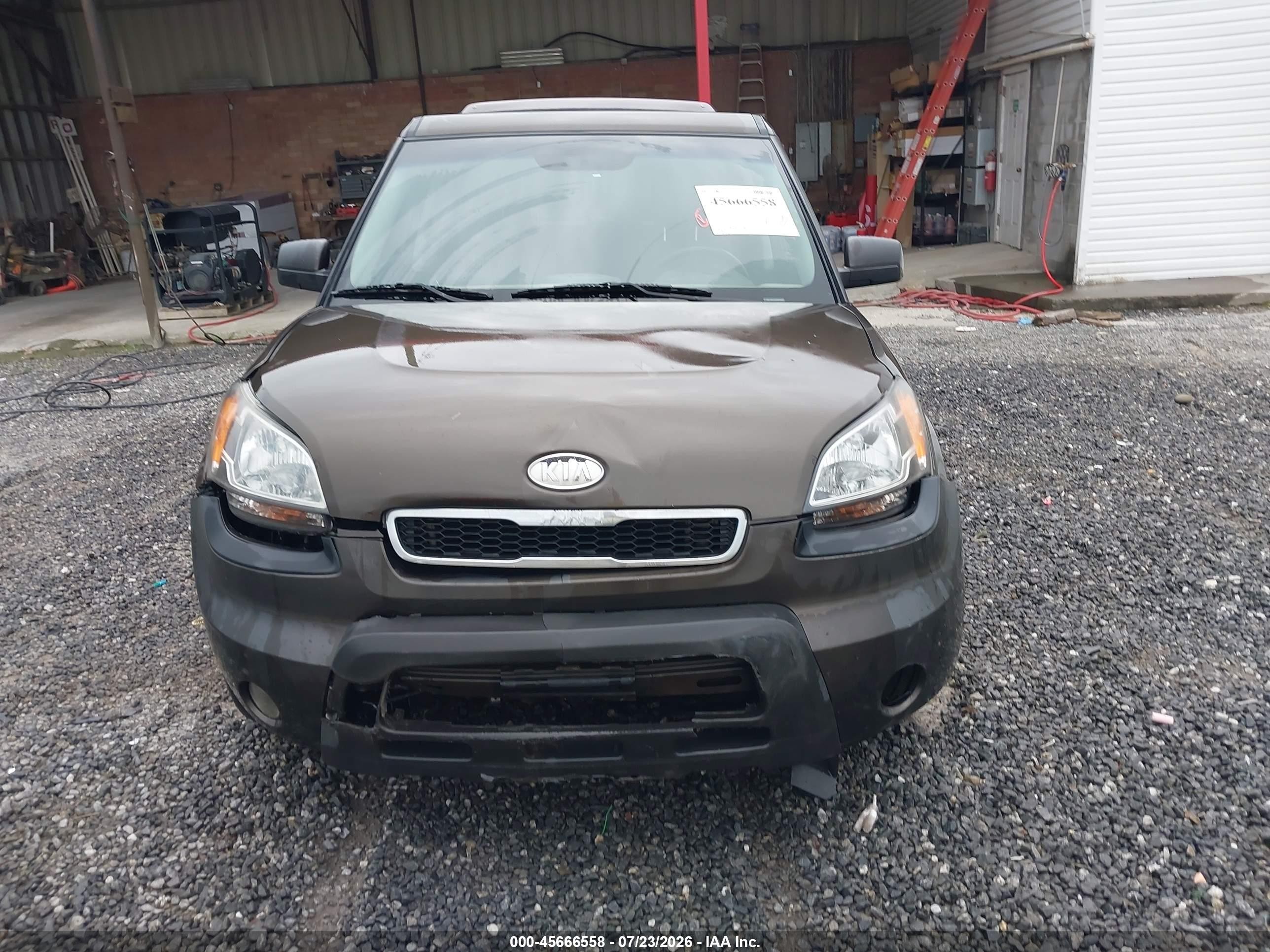 2011 Kia Soul ! Gray vin: KNDJT2A24B7214684