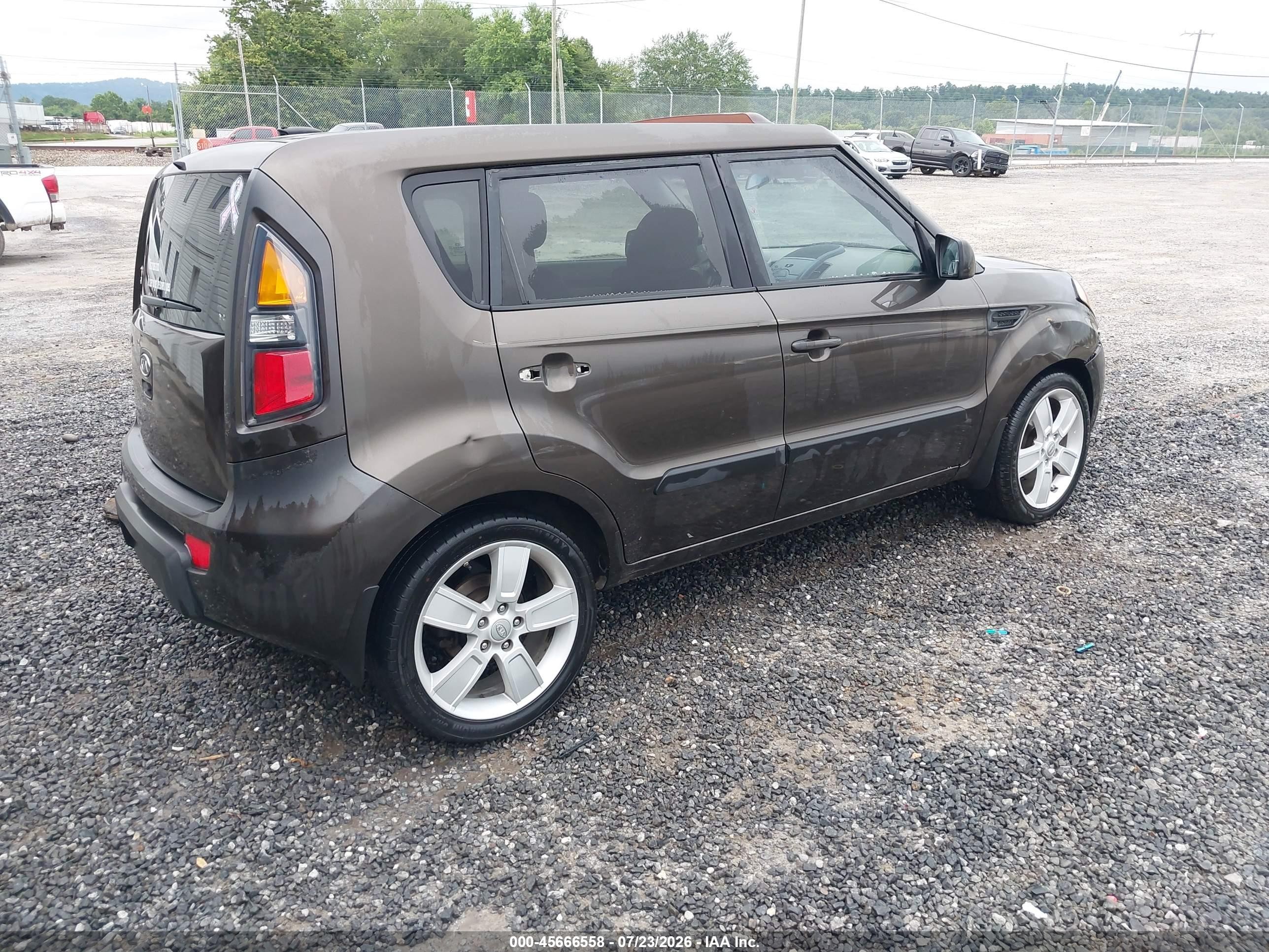 2011 Kia Soul ! Gray vin: KNDJT2A24B7214684