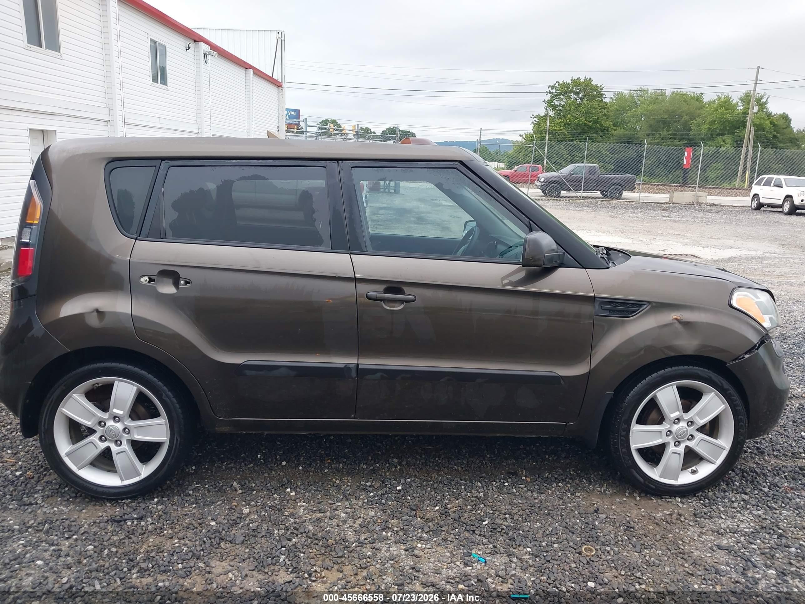 2011 Kia Soul ! Gray vin: KNDJT2A24B7214684