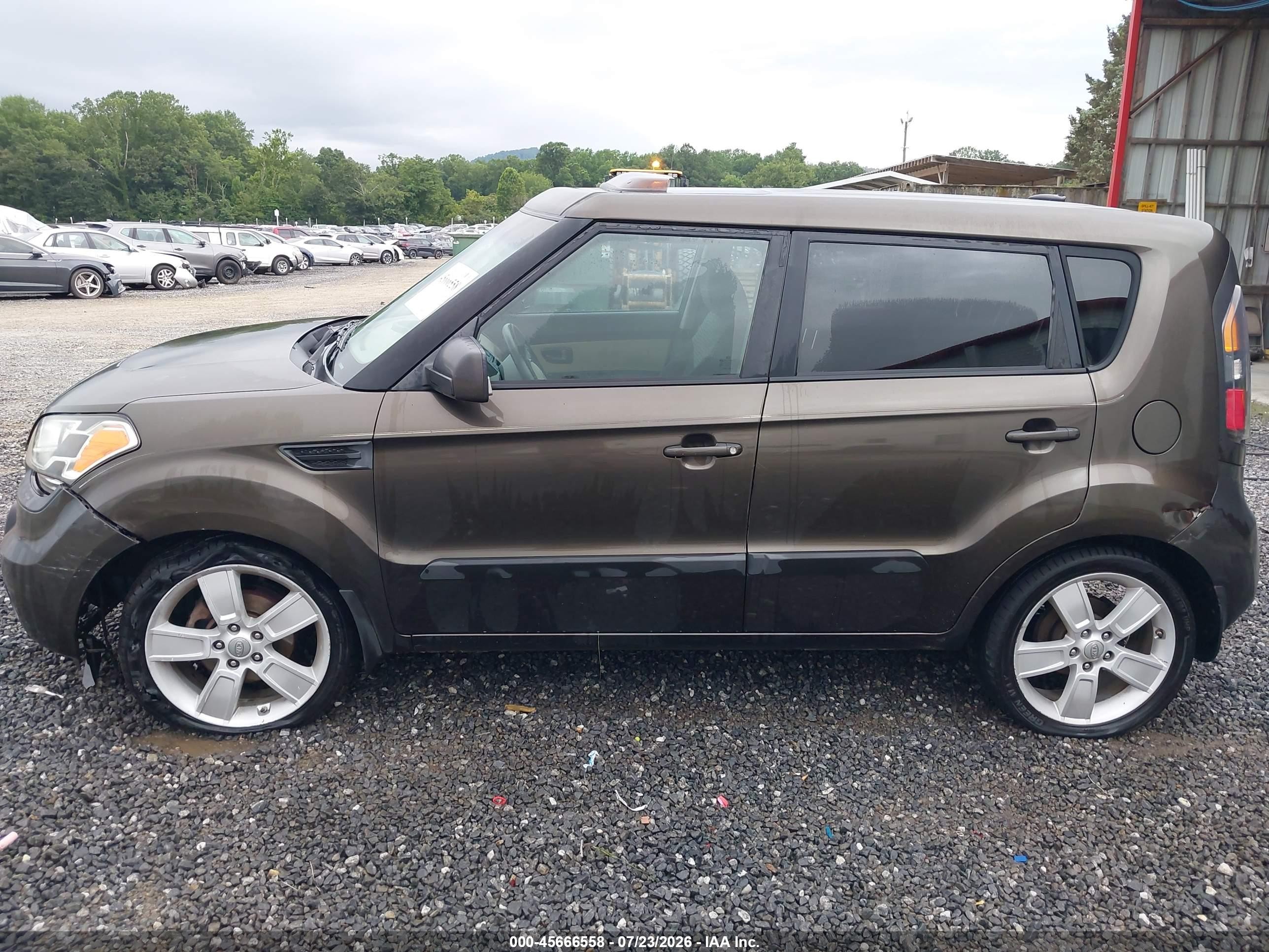 2011 Kia Soul ! Gray vin: KNDJT2A24B7214684