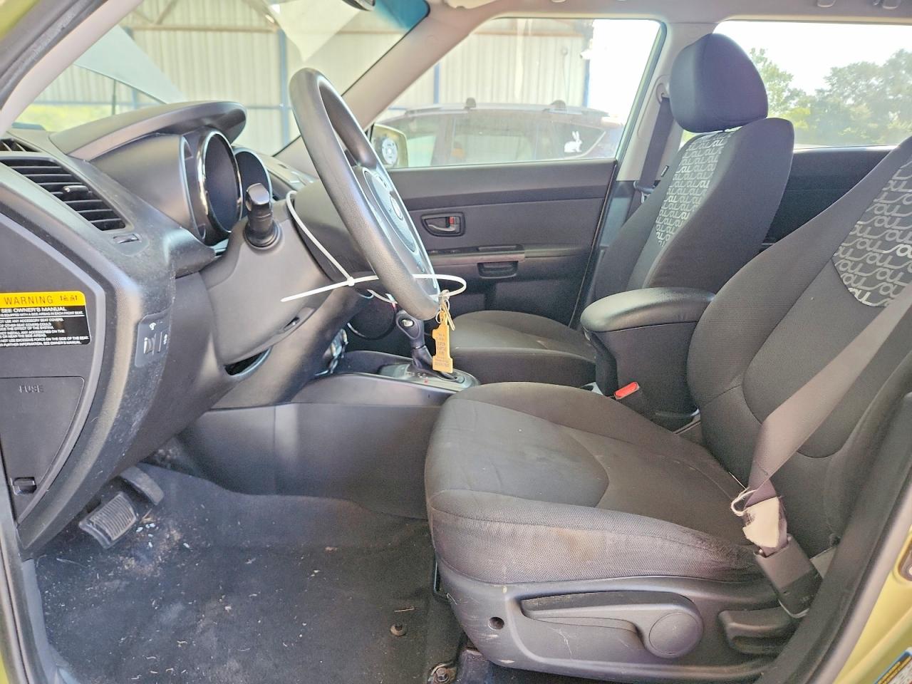 2011 Kia Soul + Green vin: KNDJT2A24B7255204