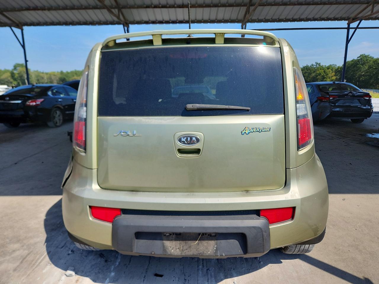 2011 Kia Soul + Green vin: KNDJT2A24B7255204