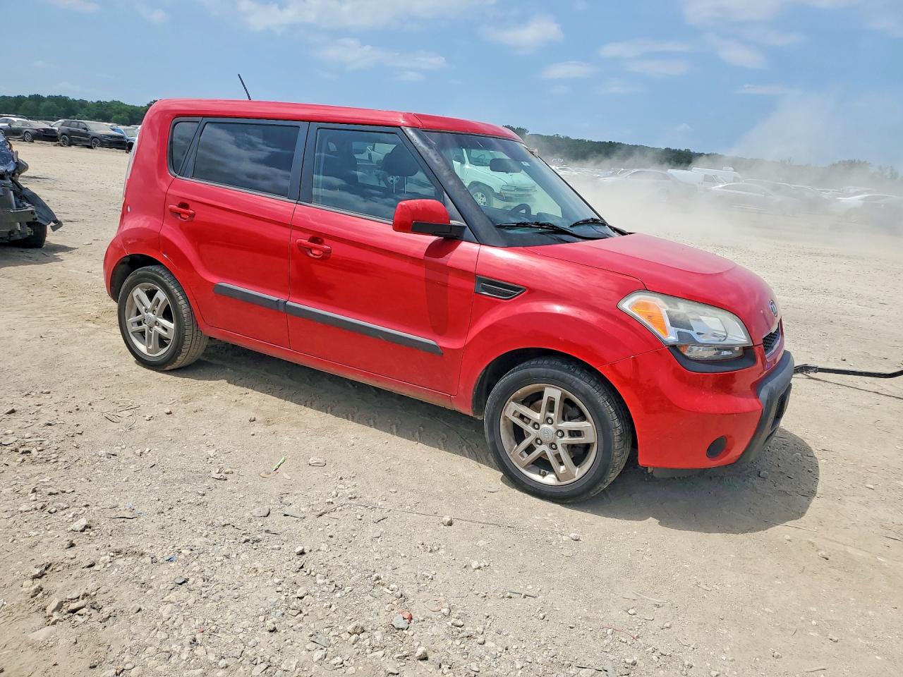 2011 Kia Soul + Red vin: KNDJT2A24B7259656