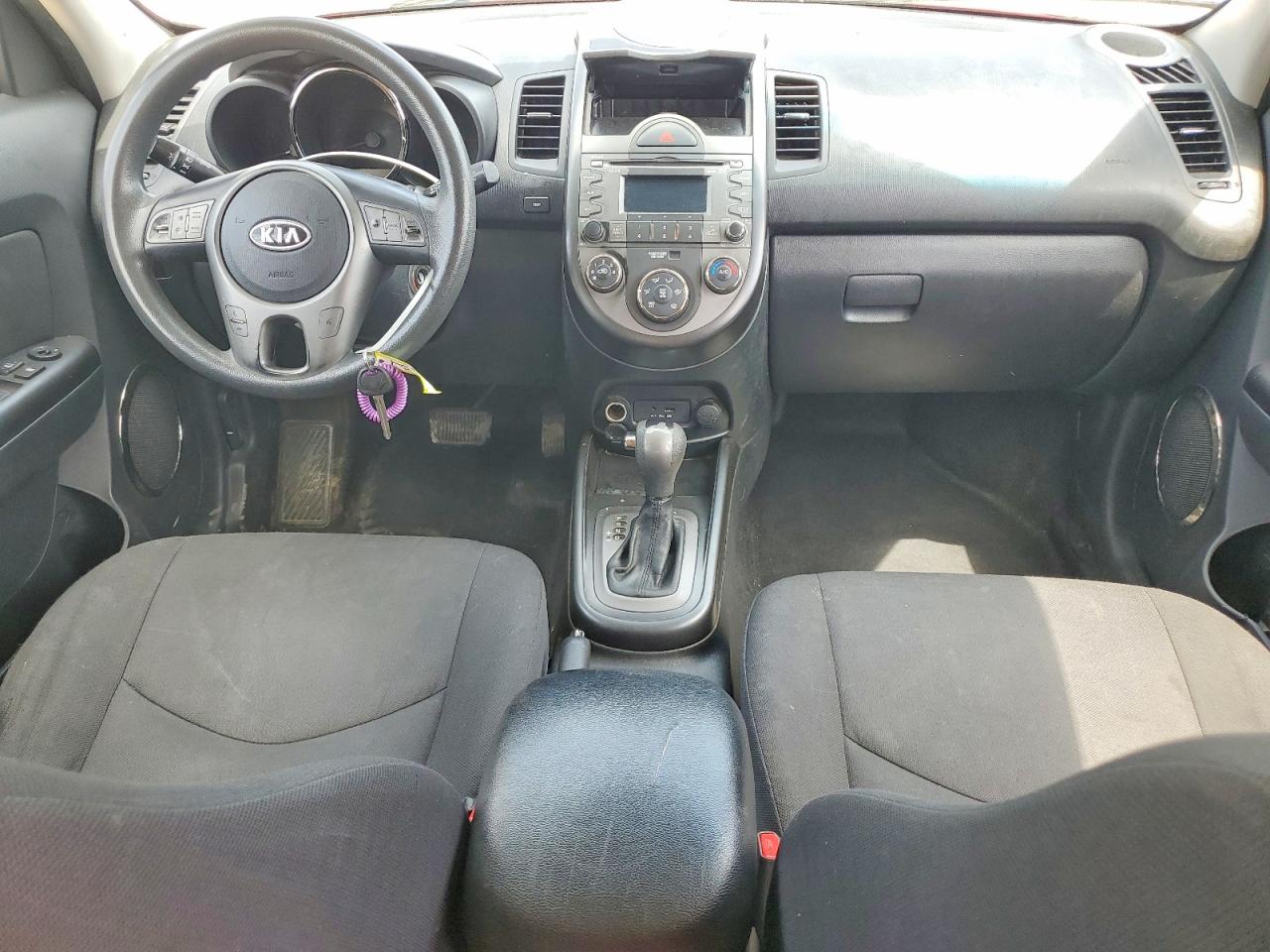 2011 Kia Soul + Red vin: KNDJT2A24B7259656