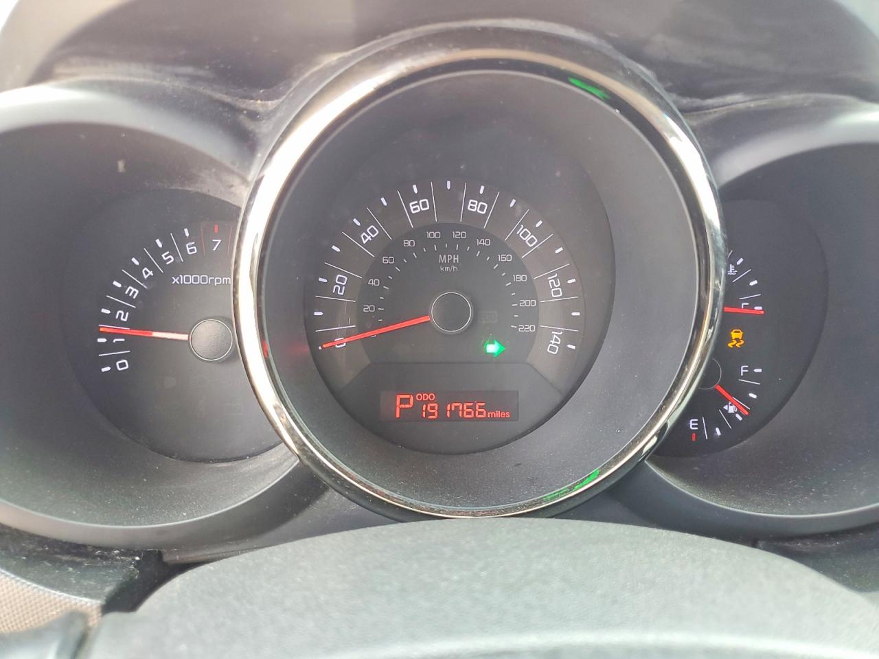 2011 Kia Soul + Red vin: KNDJT2A24B7259656