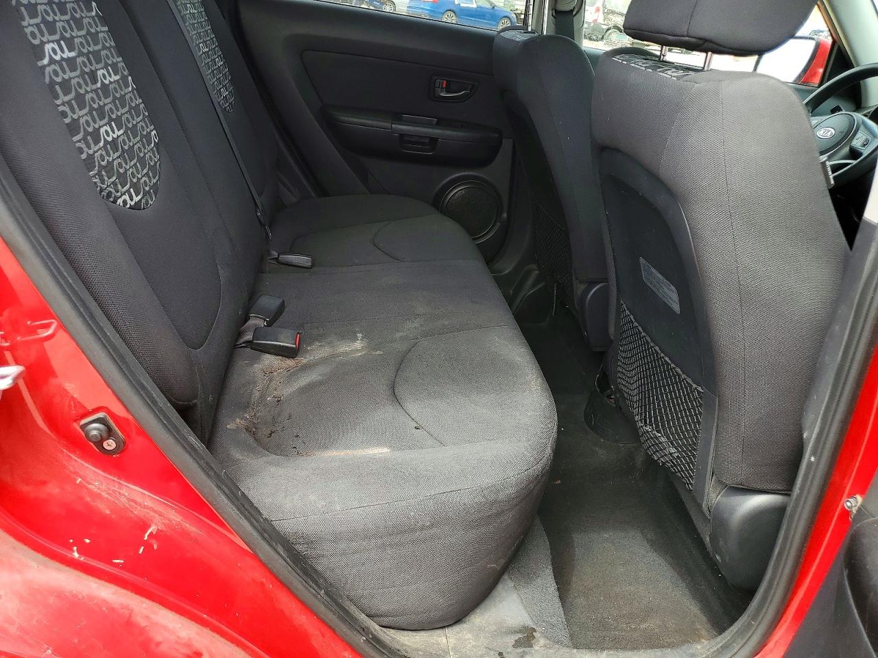 2011 Kia Soul + Red vin: KNDJT2A24B7259656