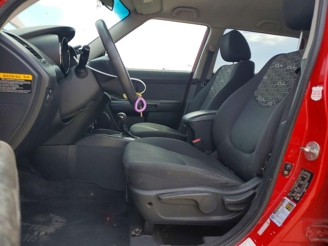 2011 Kia Soul + Red vin: KNDJT2A24B7259656