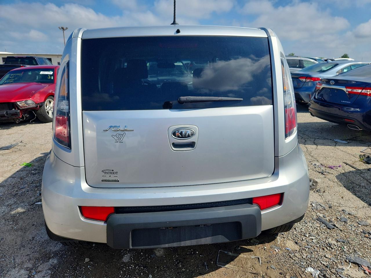 2011 Kia Soul + Silver vin: KNDJT2A24B7262802